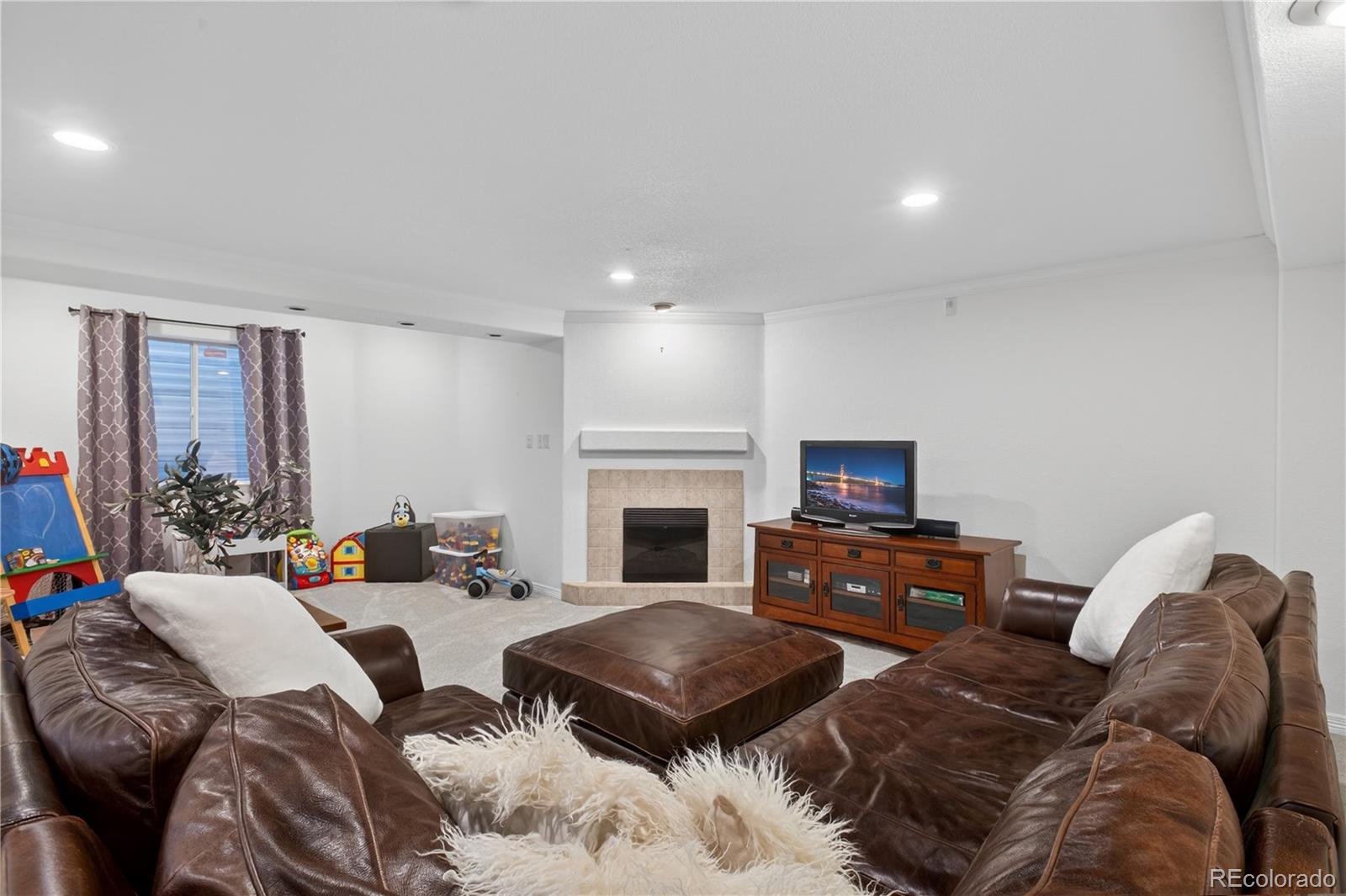 Highlands Ranch, Colorado, 80126, United States, 4 Bedrooms Bedrooms, ,4 BathroomsBathrooms,Residential,Contingent,2045675