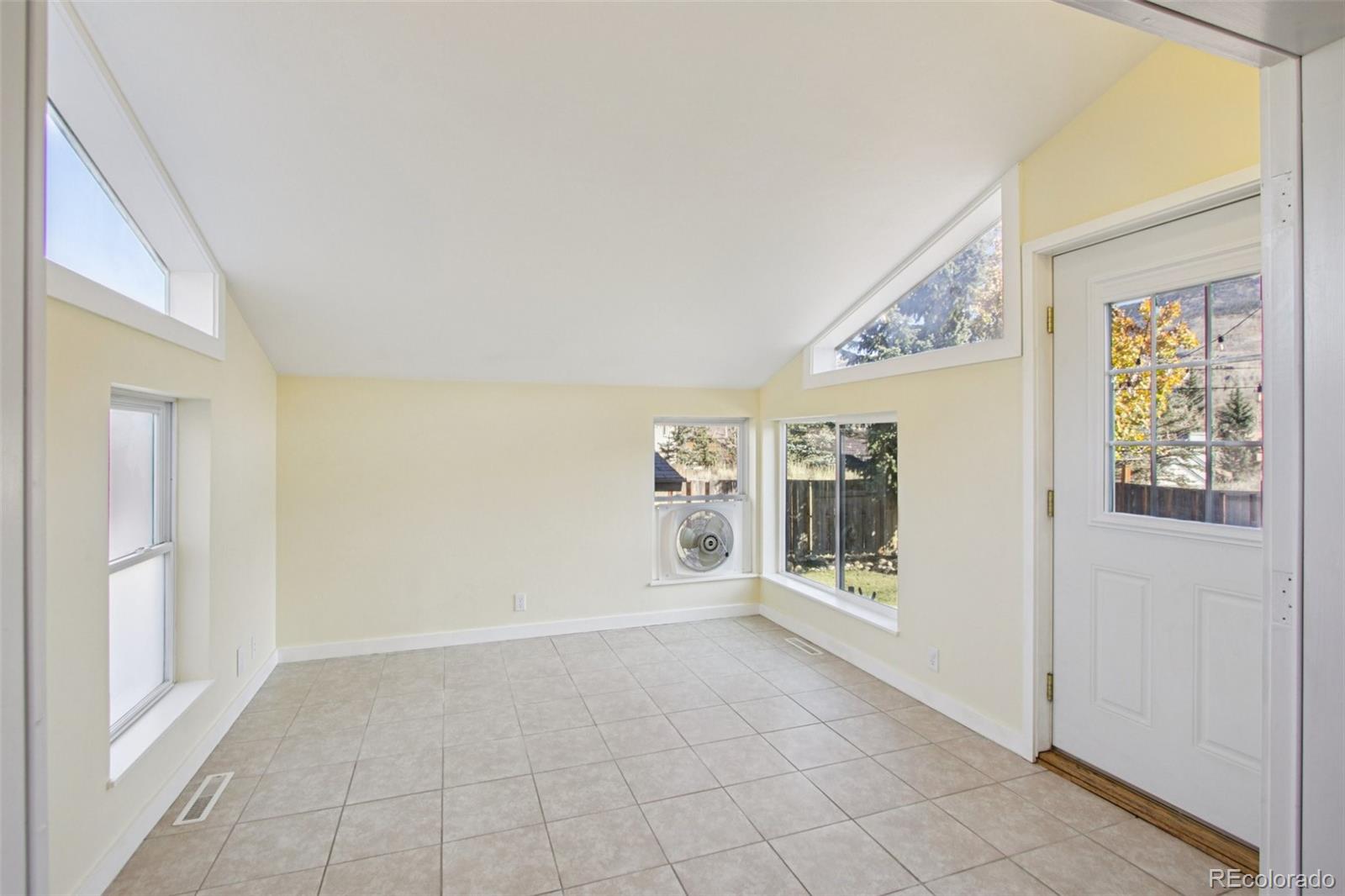 Silverthorne, Colorado, 80498, United States, 3 Bedrooms Bedrooms, ,2 BathroomsBathrooms,Residential,Active,1992542