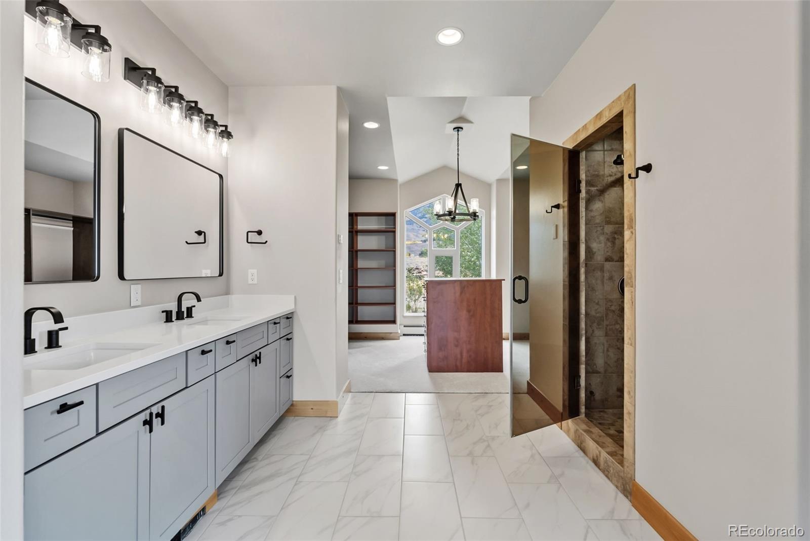 Silverthorne, Colorado, 80498, United States, 6 Bedrooms Bedrooms, ,4 BathroomsBathrooms,Residential,Active,1959532