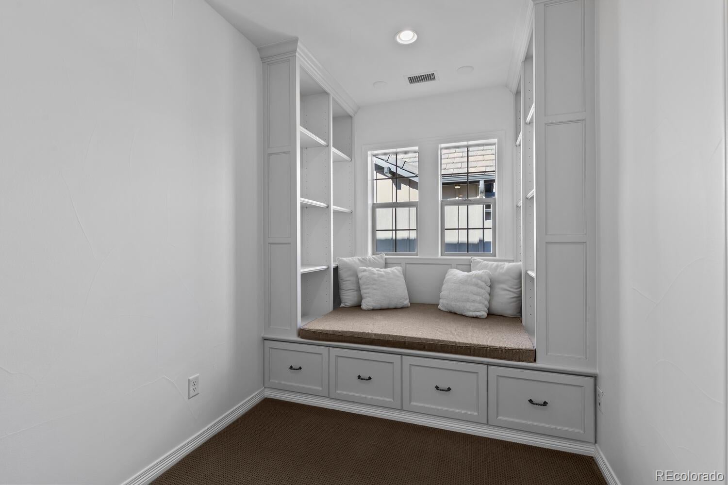 Highlands Ranch, Colorado, 80126, United States, 4 Bedrooms Bedrooms, ,5 BathroomsBathrooms,Residential,Active,1988429