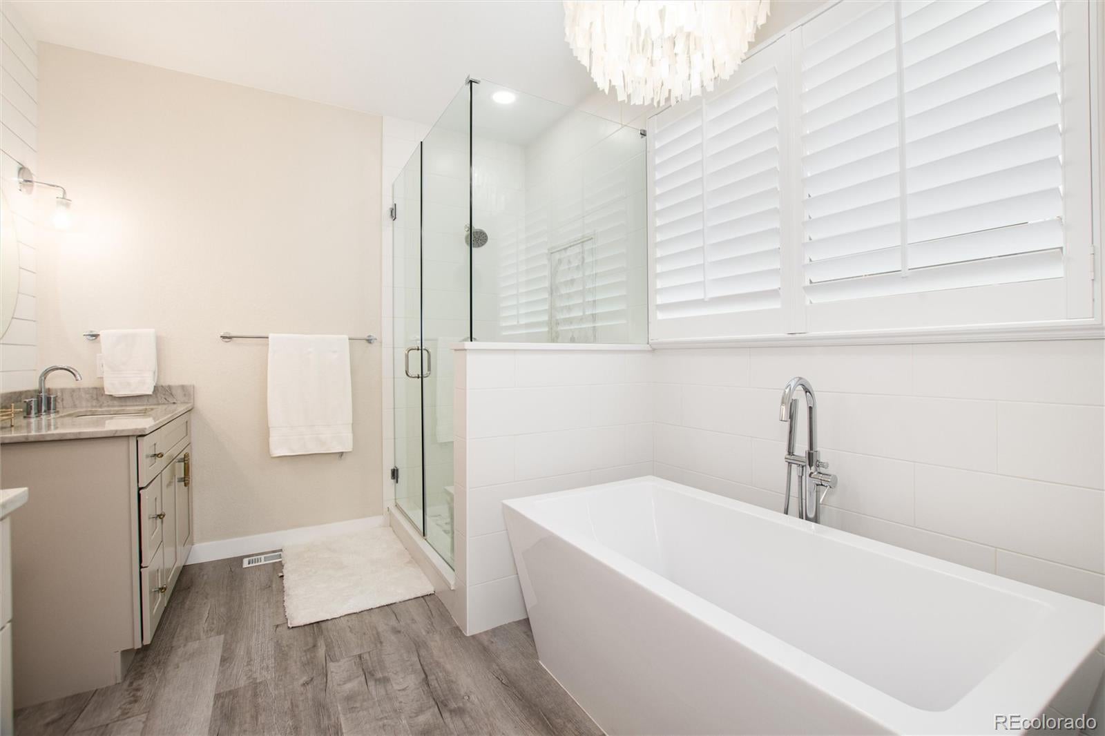 Littleton, Colorado, 80123, United States, 4 Bedrooms Bedrooms, ,4 BathroomsBathrooms,Residential,Active,1936610