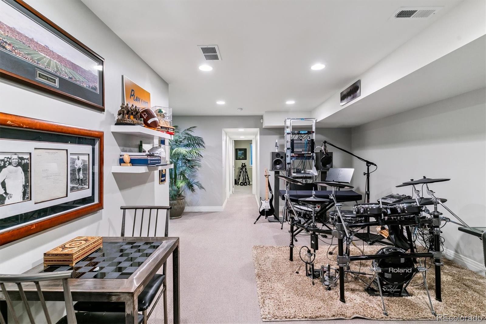 Denver, Colorado, 80205, United States, 4 Bedrooms Bedrooms, ,4 BathroomsBathrooms,Residential,Active,1905128