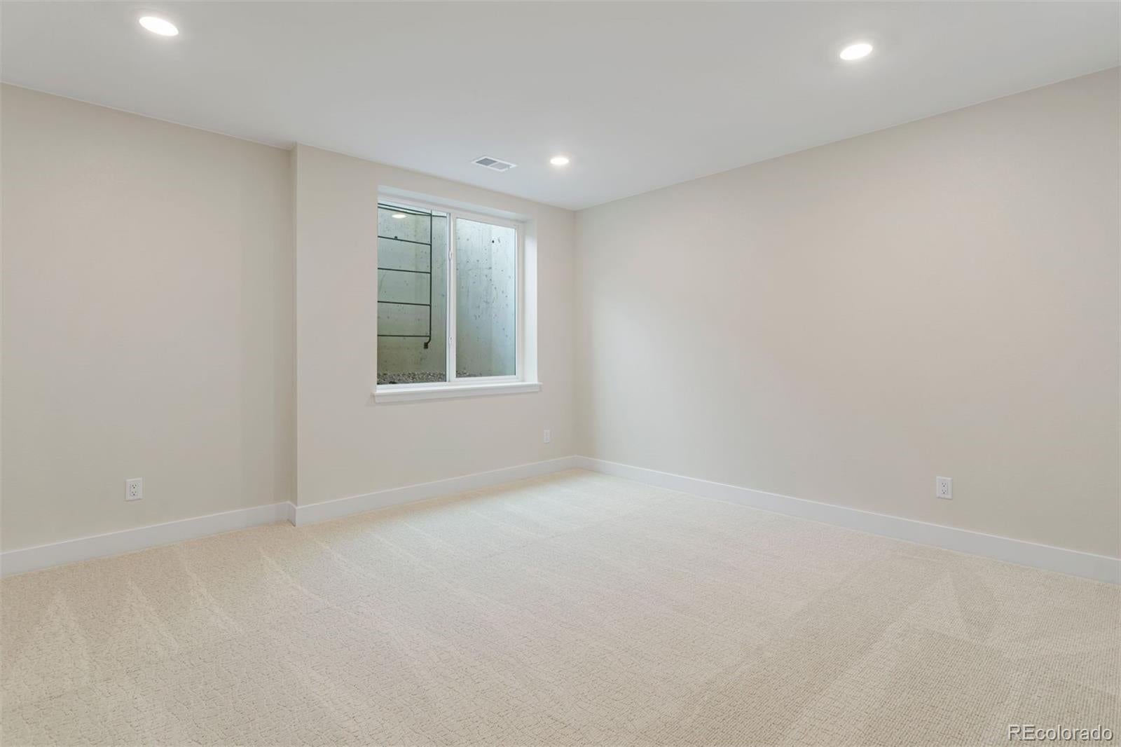 Castle Rock, Colorado, 80108, United States, 3 Bedrooms Bedrooms, ,4 BathroomsBathrooms,Residential,Active,1929695