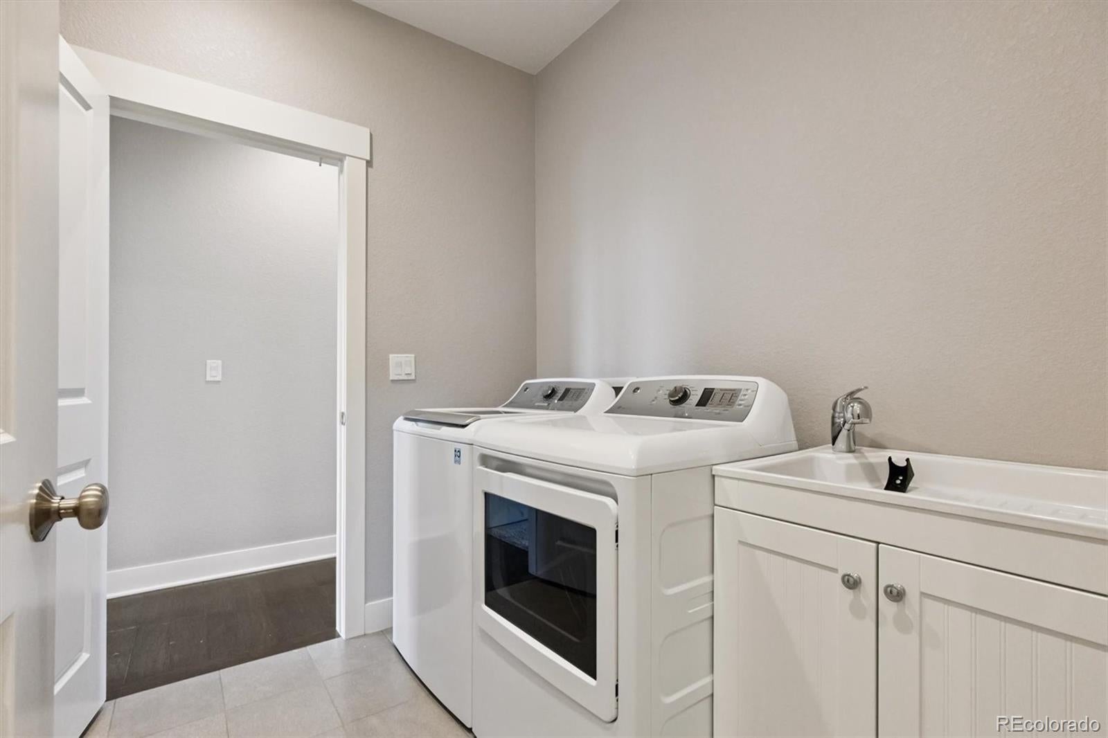 Parker, Colorado, 80138, United States, 5 Bedrooms Bedrooms, ,4 BathroomsBathrooms,Residential,Active,1914585