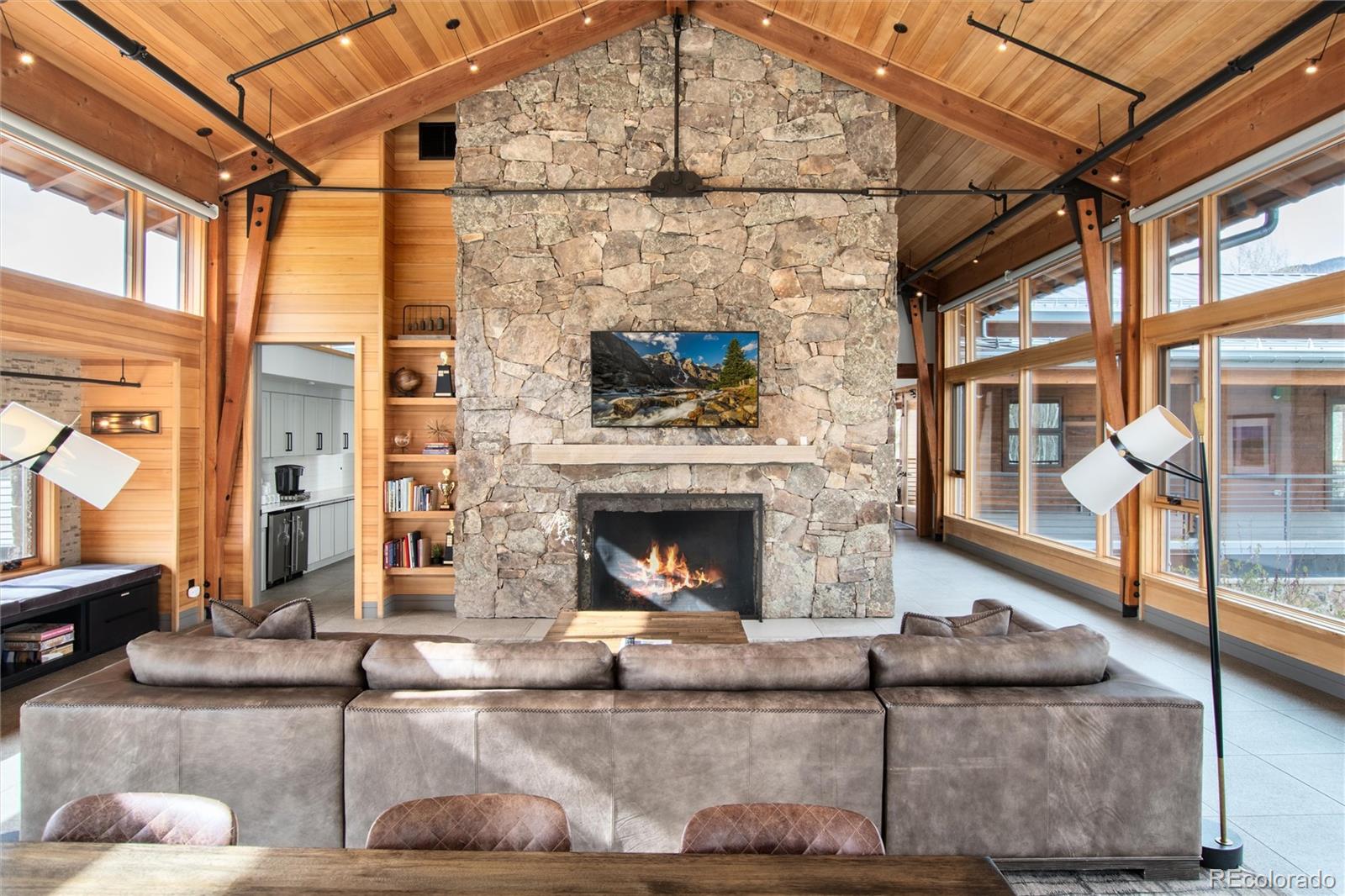 Silverthorne, Colorado, 80498, United States, 3 Bedrooms Bedrooms, ,3 BathroomsBathrooms,Residential,Active,1823934