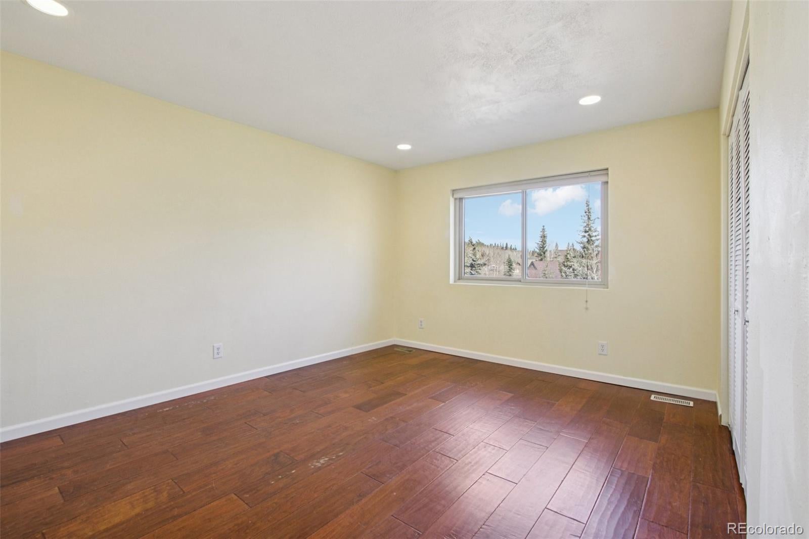 Silverthorne, Colorado, 80498, United States, 3 Bedrooms Bedrooms, ,2 BathroomsBathrooms,Residential,Active,1992542