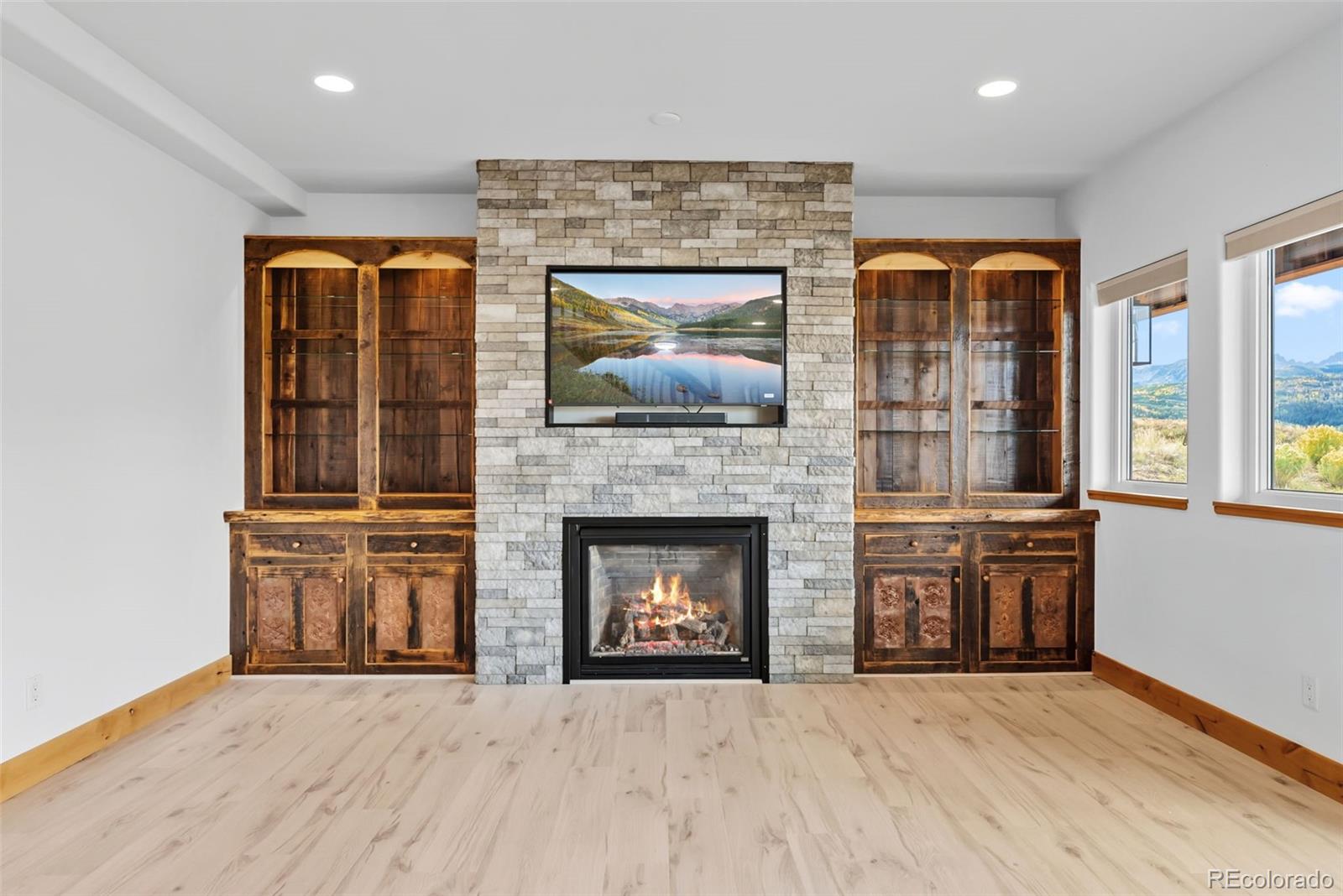 Silverthorne, Colorado, 80498, United States, 6 Bedrooms Bedrooms, ,4 BathroomsBathrooms,Residential,Active,1959532