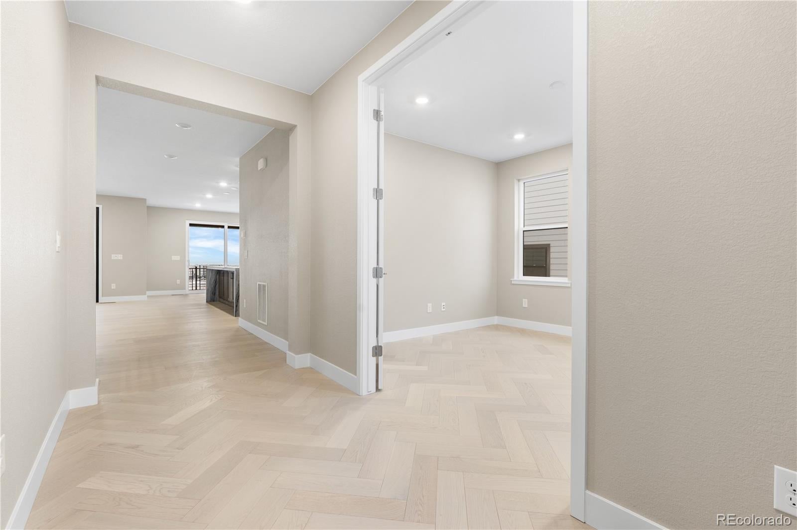 Lone Tree, Colorado, 80134, United States, 6 Bedrooms Bedrooms, ,7 BathroomsBathrooms,Residential,Active,2010172