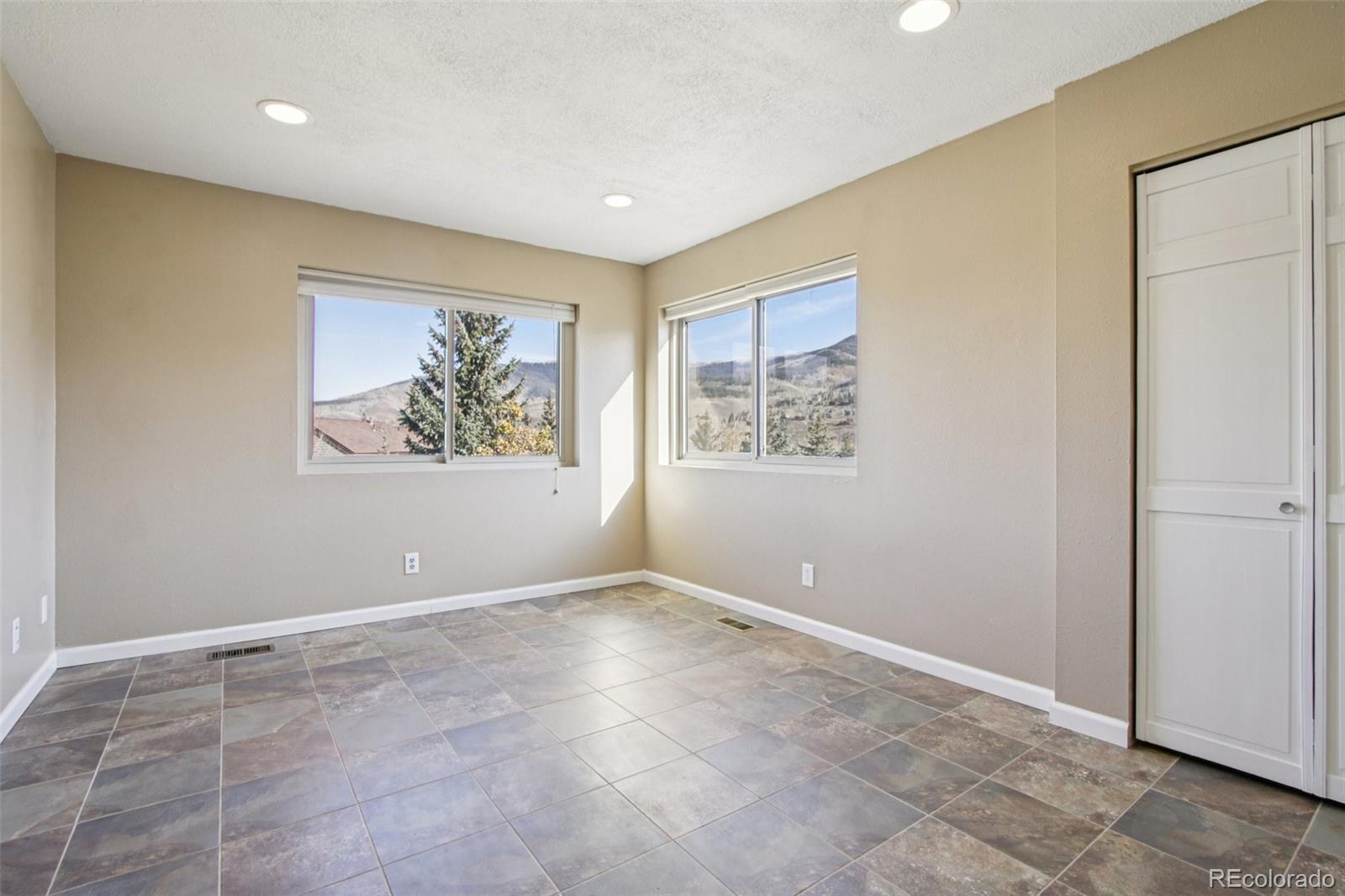 Silverthorne, Colorado, 80498, United States, 3 Bedrooms Bedrooms, ,2 BathroomsBathrooms,Residential,Active,1992542