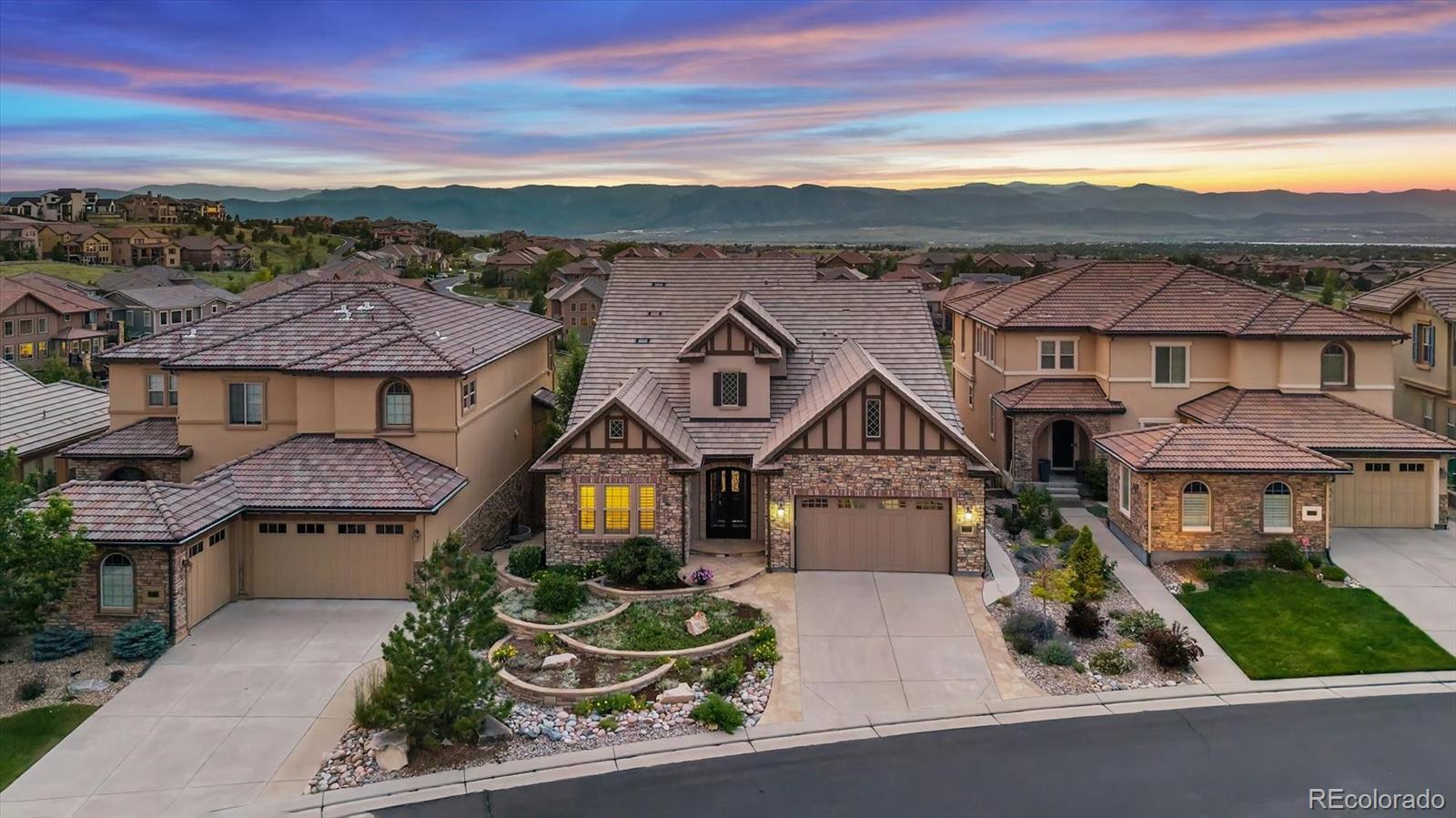 Spectacular, unobstructed panoramic mountain views from all three leve – image 1