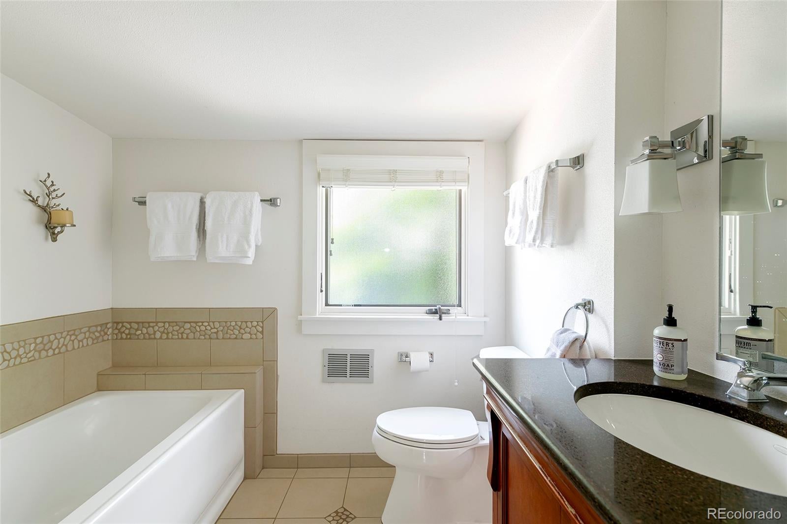 Boulder, Colorado, 80302, United States, 5 Bedrooms Bedrooms, ,2 BathroomsBathrooms,Residential,Active,1944094