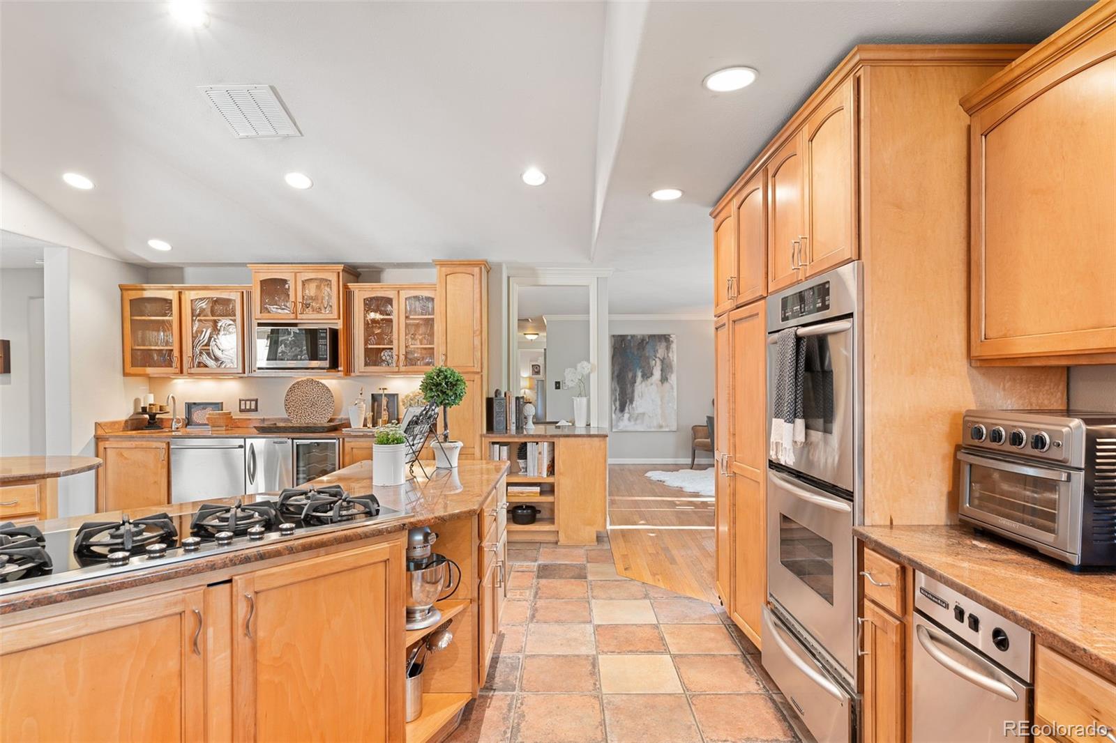 Littleton, Colorado, 80123, United States, 4 Bedrooms Bedrooms, ,3 BathroomsBathrooms,Residential,Active,2045011