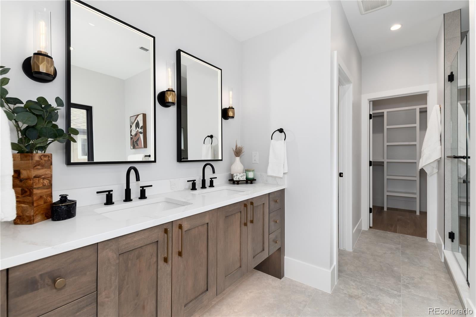 Denver, Colorado, 80206, United States, 4 Bedrooms Bedrooms, ,5 BathroomsBathrooms,Residential,Active,1900194