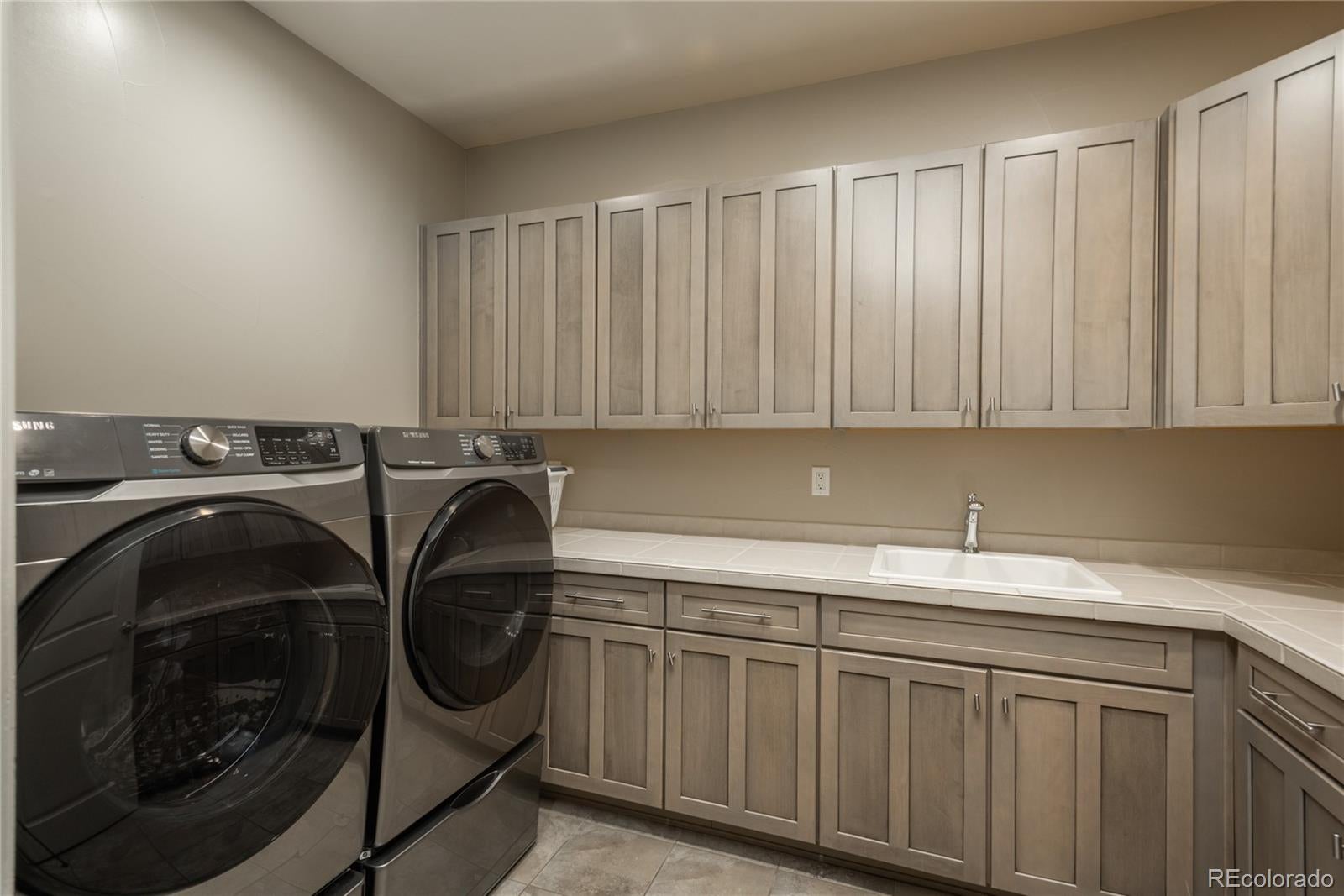 Highlands Ranch, Colorado, 80126, United States, 5 Bedrooms Bedrooms, ,7 BathroomsBathrooms,Residential,Active,2010899