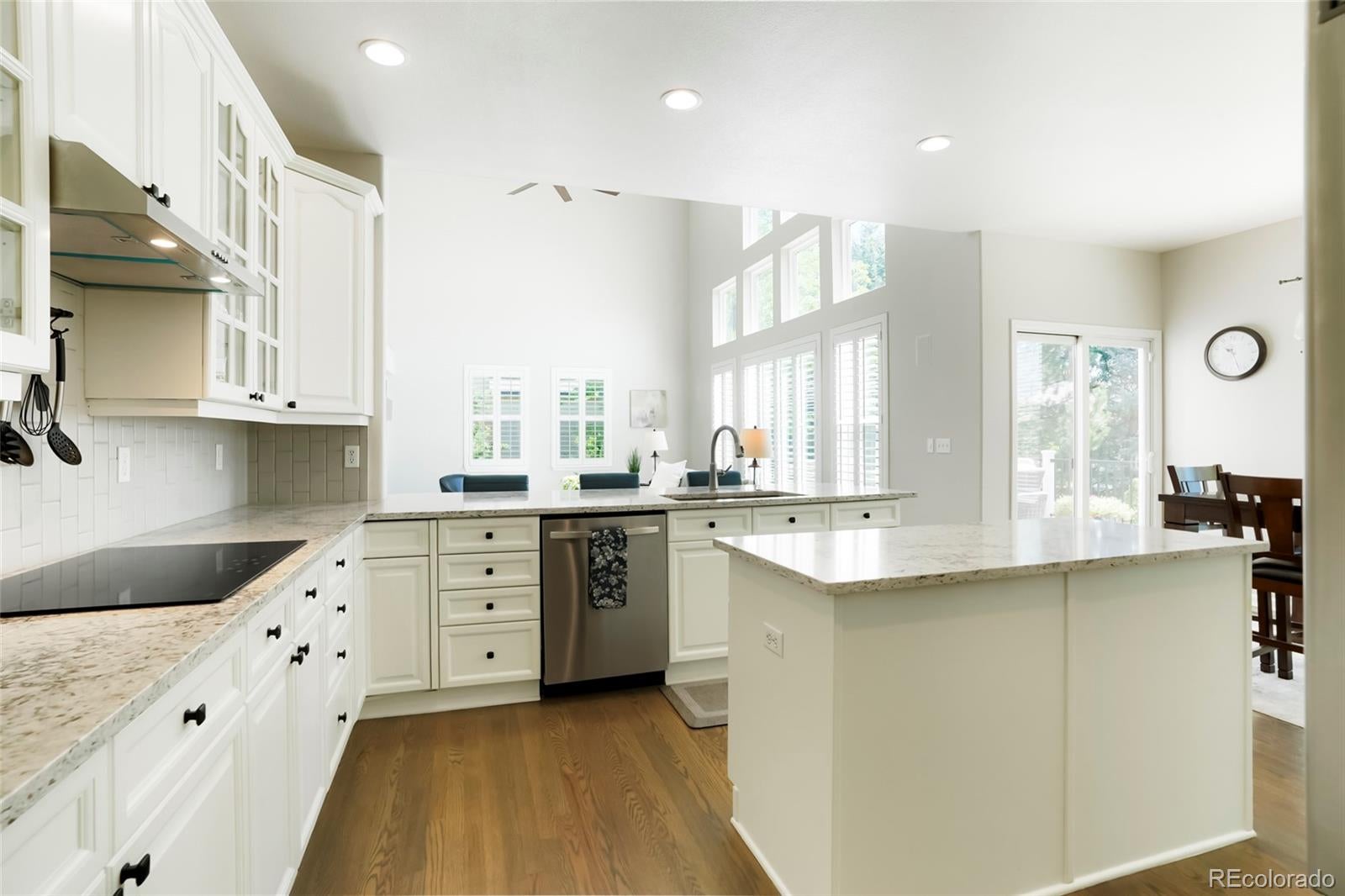 Highlands Ranch, Colorado, 80126, United States, 5 Bedrooms Bedrooms, ,5 BathroomsBathrooms,Residential,Active,1922291
