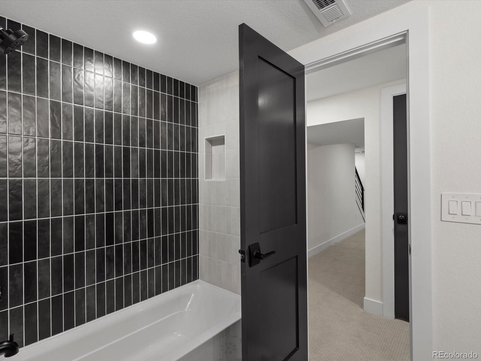 Greenwood Village, Colorado, 80111, United States, 5 Bedrooms Bedrooms, ,4 BathroomsBathrooms,Residential,Active,1952613