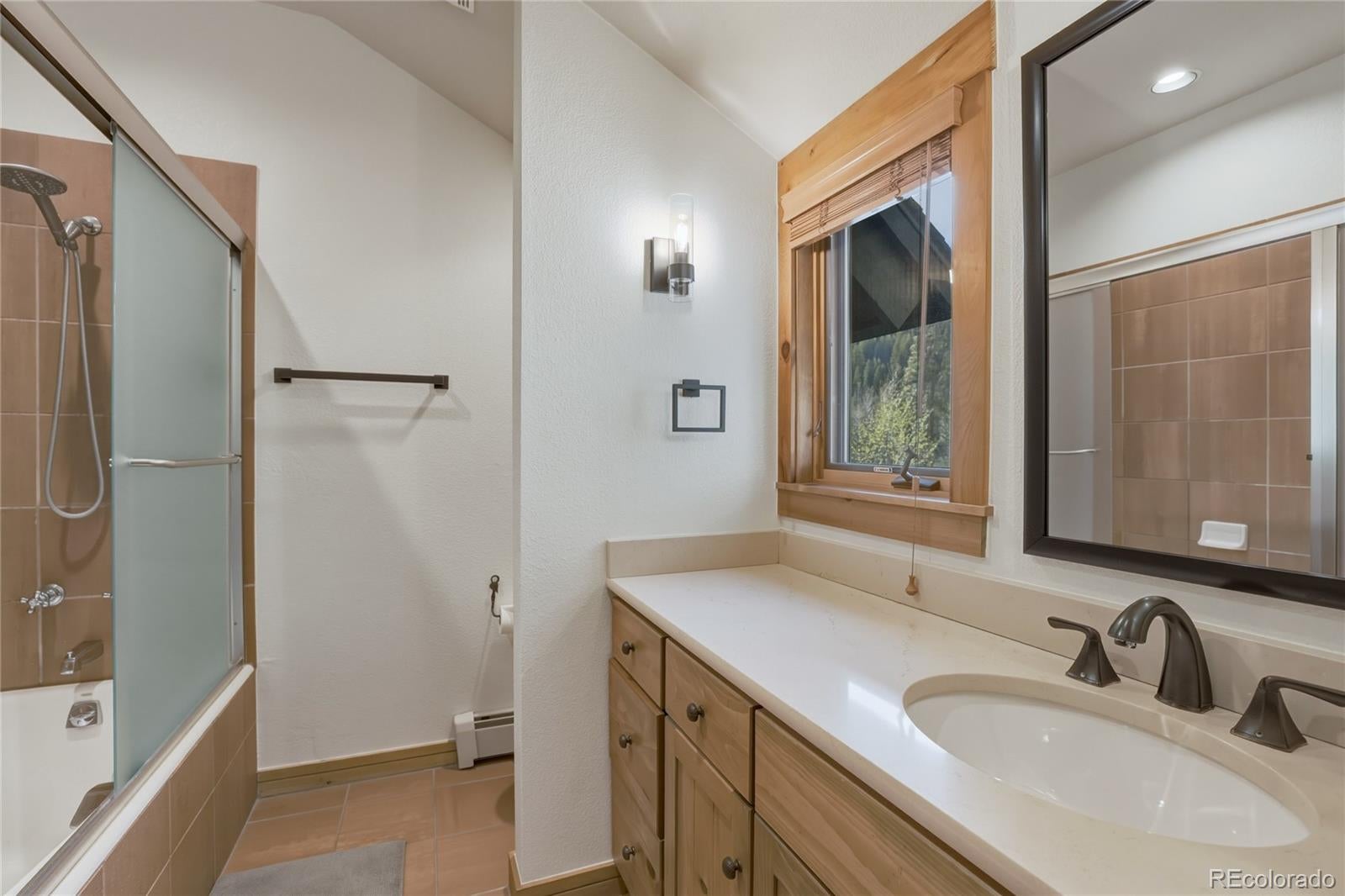 Dillon, Colorado, 80435, United States, 2 Bedrooms Bedrooms, ,3 BathroomsBathrooms,Residential,Active,2051972