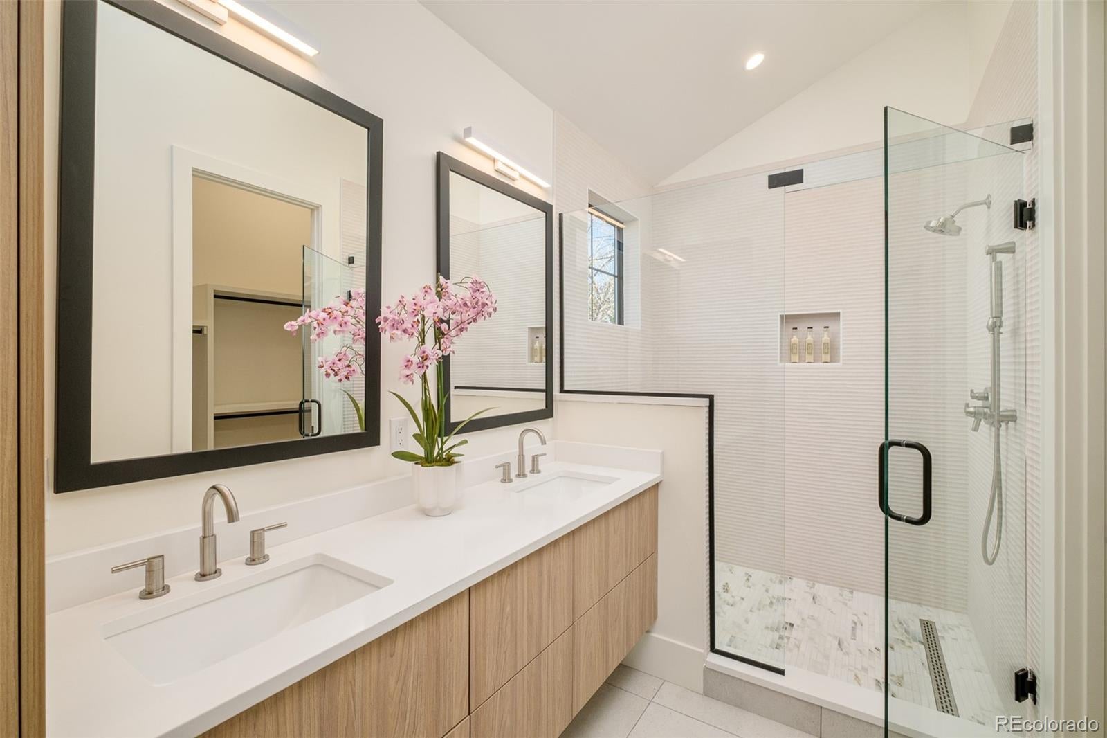 Denver, Colorado, 80206, United States, 3 Bedrooms Bedrooms, ,4 BathroomsBathrooms,Residential,Active,1987227