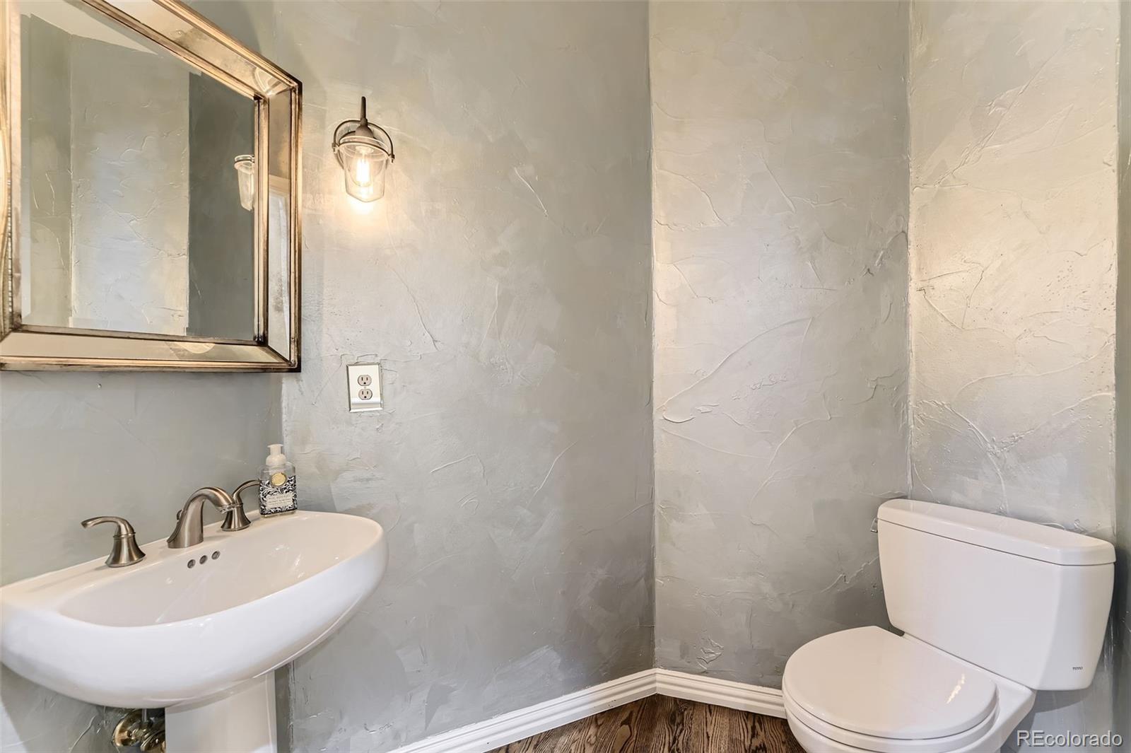 Greenwood Village, Colorado, 80121, United States, ,4 BathroomsBathrooms,Residential,Active,1824499