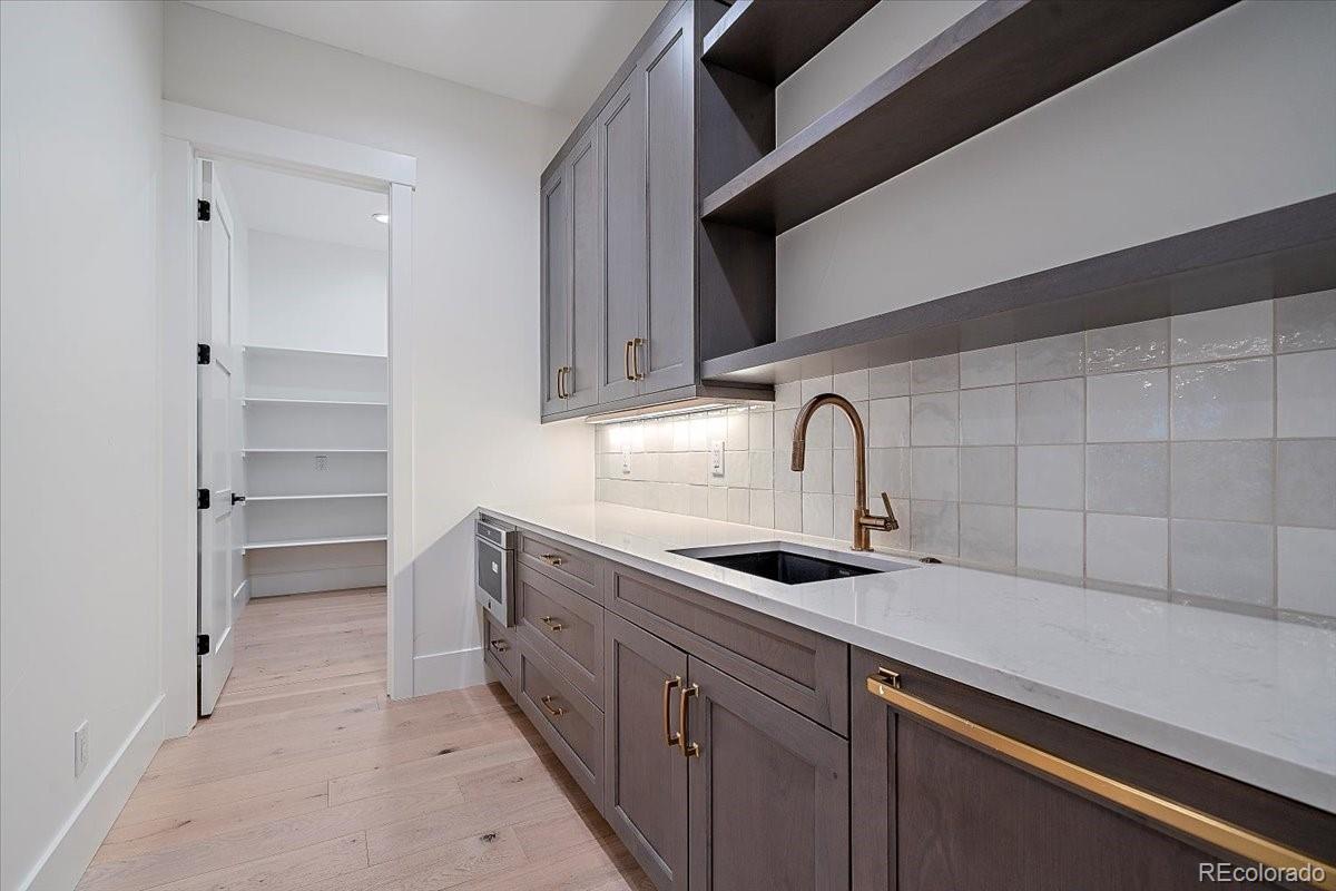 Franktown, Colorado, 80116, United States, 4 Bedrooms Bedrooms, ,5 BathroomsBathrooms,Residential,Active,1922528