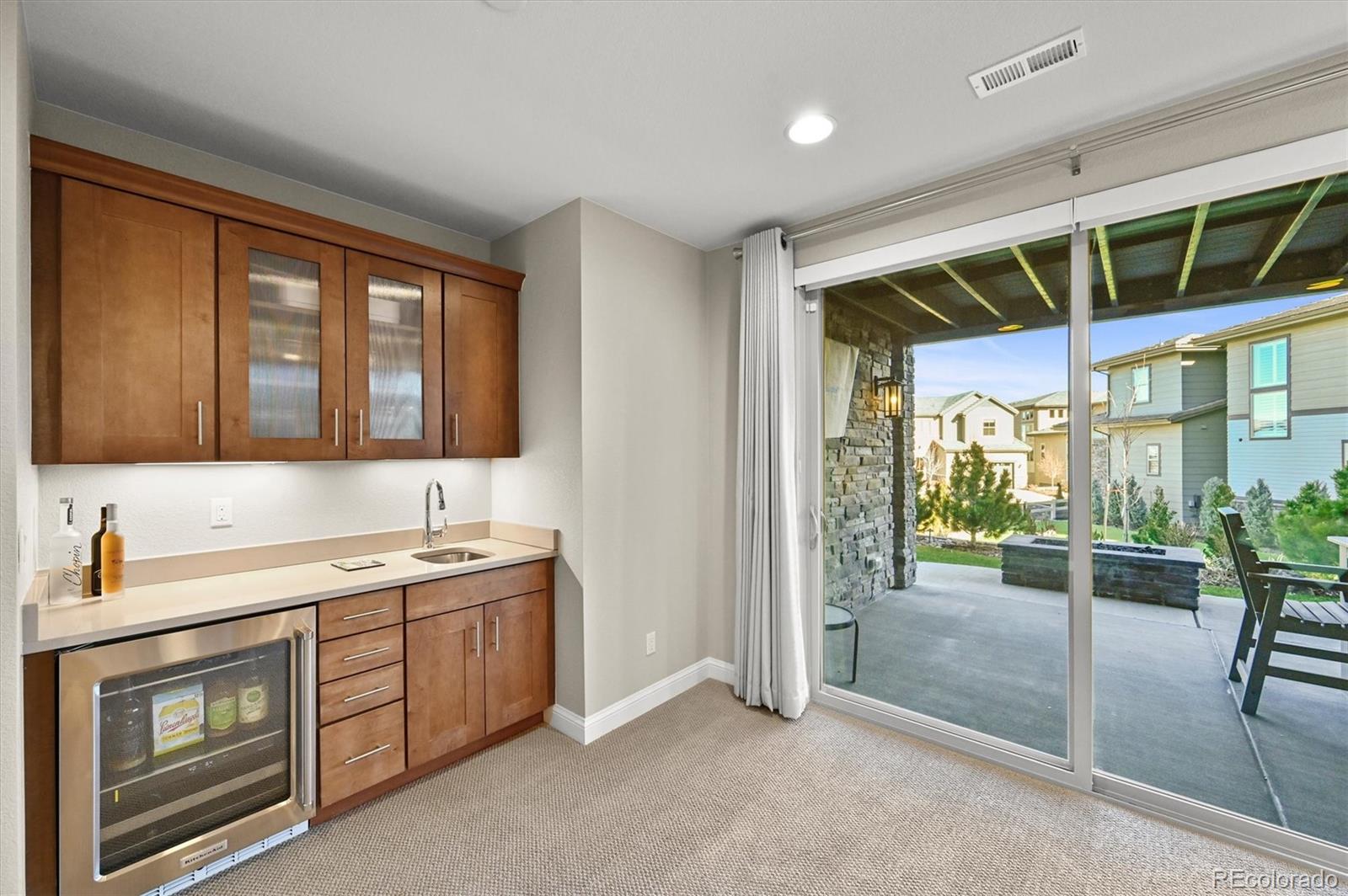 Highlands Ranch, Colorado, 80126, United States, 4 Bedrooms Bedrooms, ,4 BathroomsBathrooms,Residential,Active,2008281