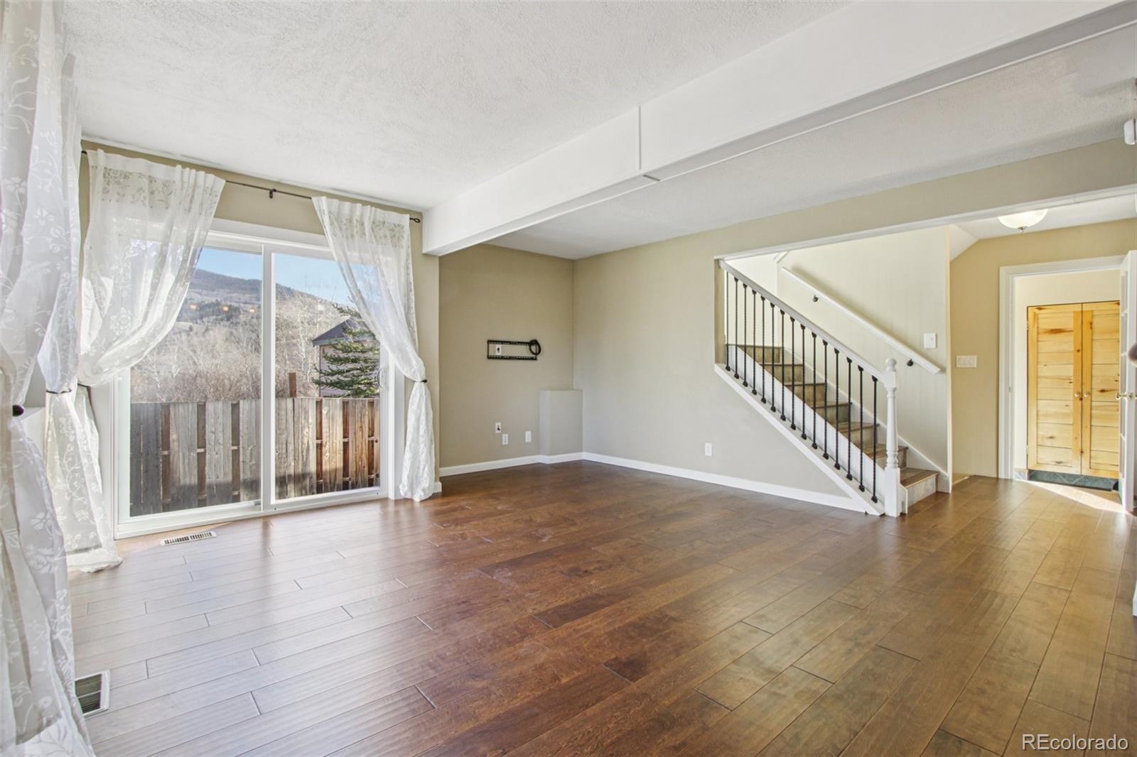 Silverthorne, Colorado, 80498, United States, 3 Bedrooms Bedrooms, ,2 BathroomsBathrooms,Residential,Active,1992542