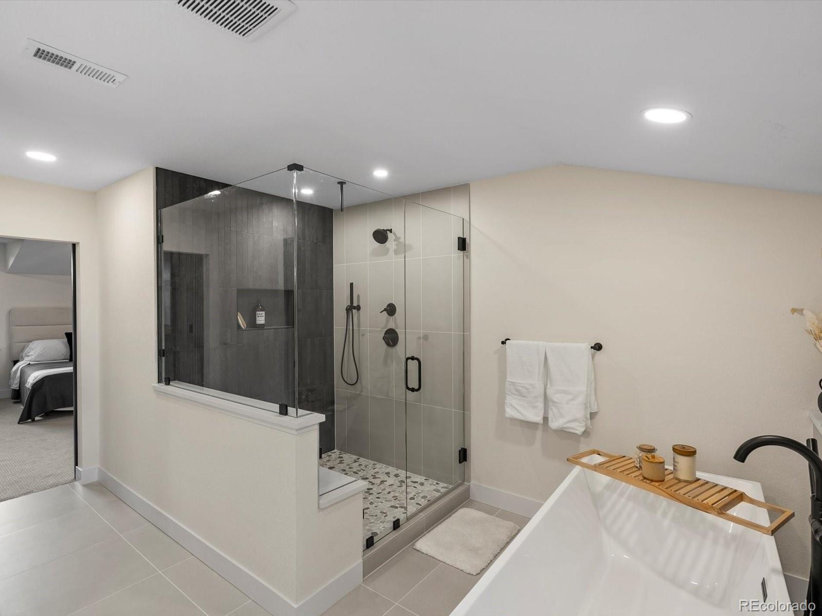 Greenwood Village, Colorado, 80111, United States, 5 Bedrooms Bedrooms, ,4 BathroomsBathrooms,Residential,Active,1952613