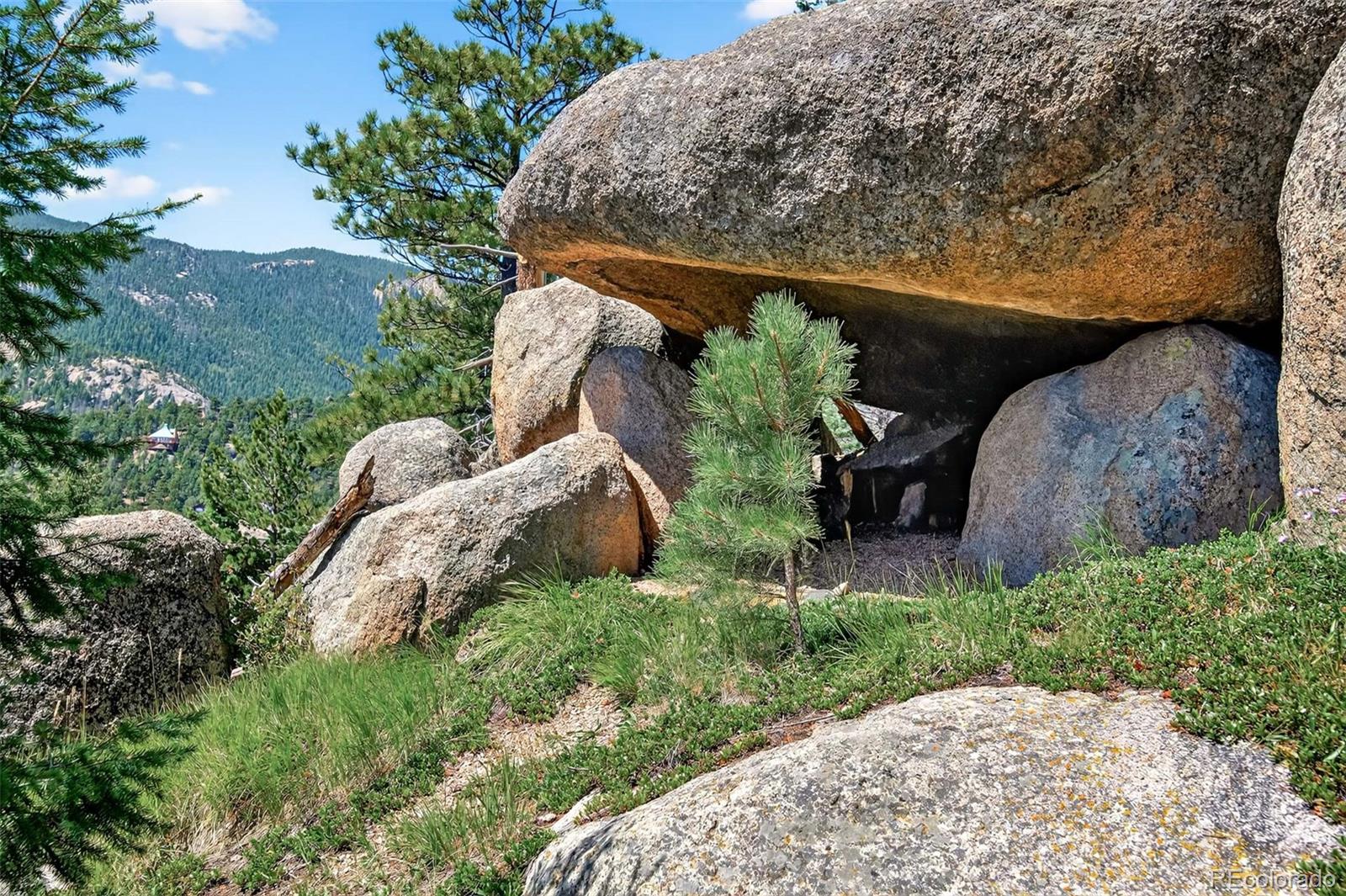 Manitou Springs, Colorado, 80829, United States, 4 Bedrooms Bedrooms, ,3 BathroomsBathrooms,Residential,Active,1933732