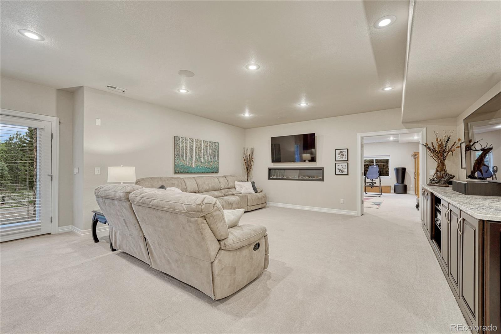Colorado Springs, Colorado, 80908, United States, 6 Bedrooms Bedrooms, ,5 BathroomsBathrooms,Residential,Active,1900499