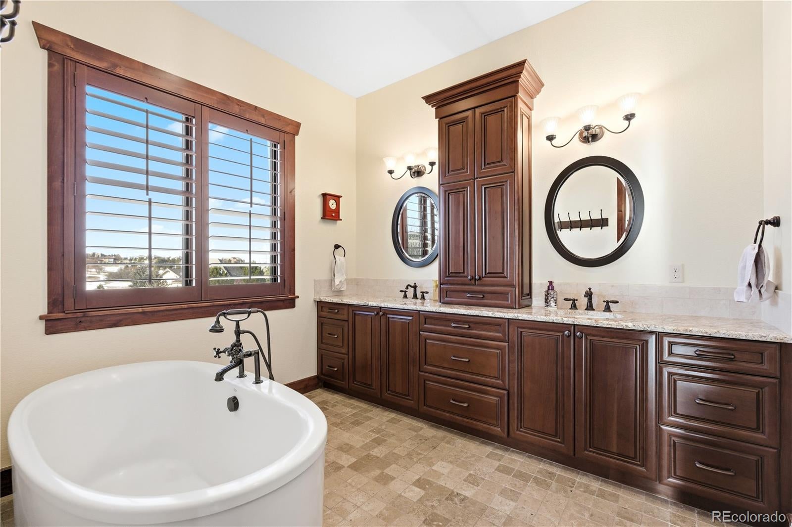 Castle Rock, Colorado, 80108, United States, 4 Bedrooms Bedrooms, ,5 BathroomsBathrooms,Residential,Active,2007242