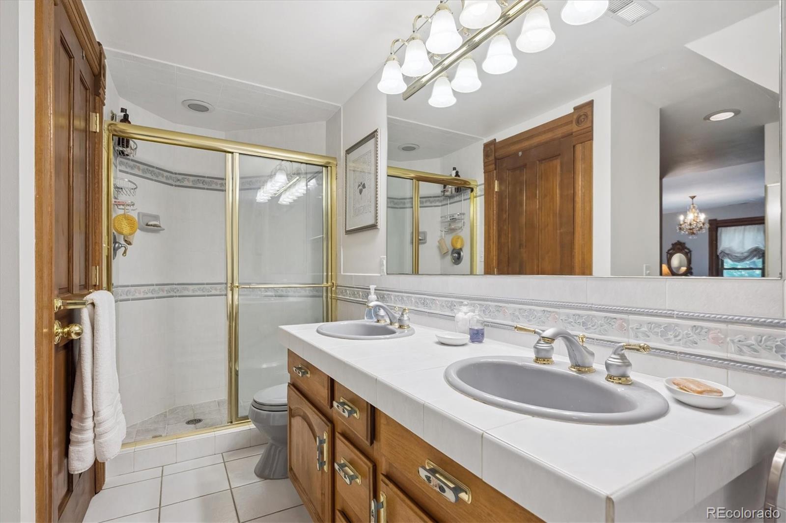 Lakewood, Colorado, 80232, United States, 4 Bedrooms Bedrooms, ,3 BathroomsBathrooms,Residential,Active,1929429