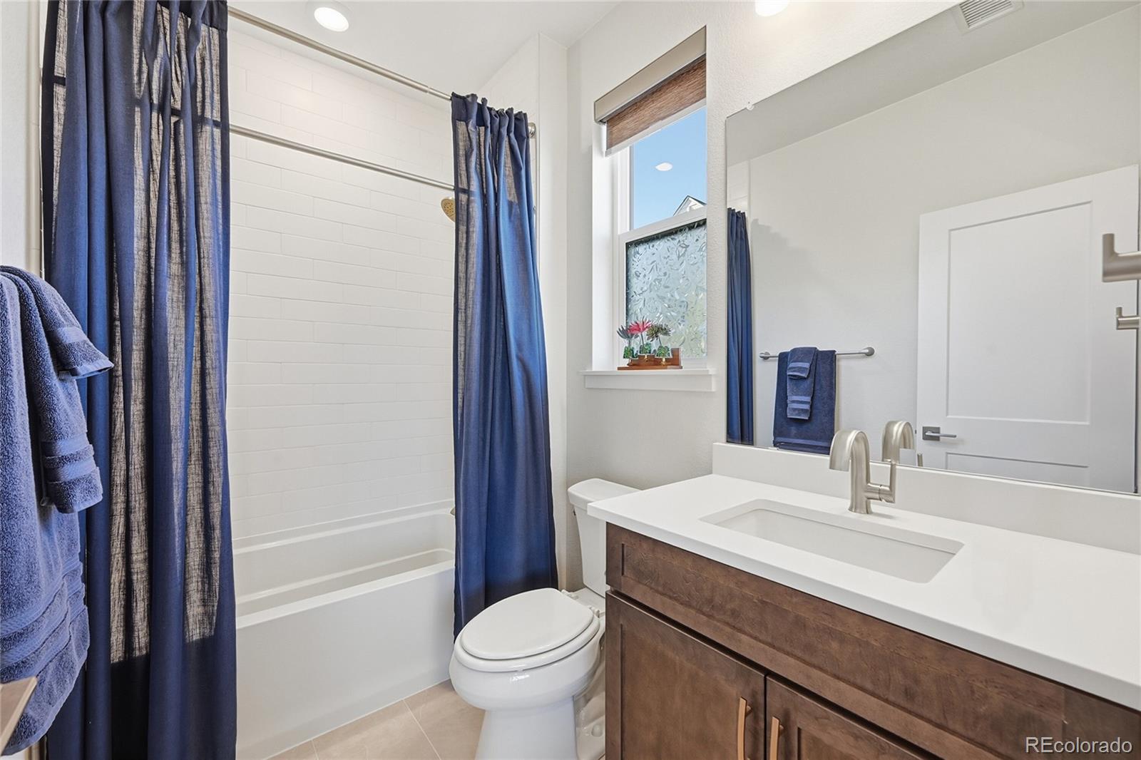 Littleton, Colorado, 80125, United States, 5 Bedrooms Bedrooms, ,7 BathroomsBathrooms,Residential,Active,2012467