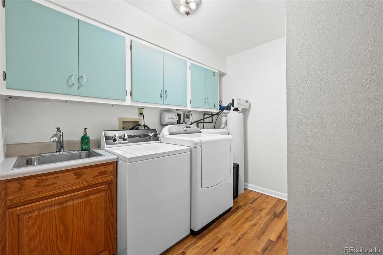 Boulder, Colorado, 80303, United States, 4 Bedrooms Bedrooms, ,3 BathroomsBathrooms,Residential,Active,1953379