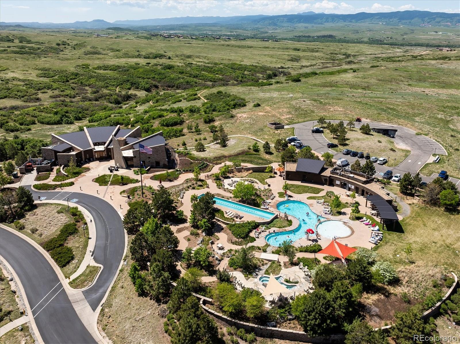 Spectacular, unobstructed panoramic mountain views from all three leve – image 49