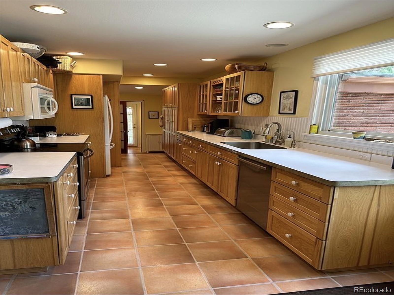 Boulder, Colorado, 80302, United States, 3 Bedrooms Bedrooms, ,2 BathroomsBathrooms,Residential,Active,2011431