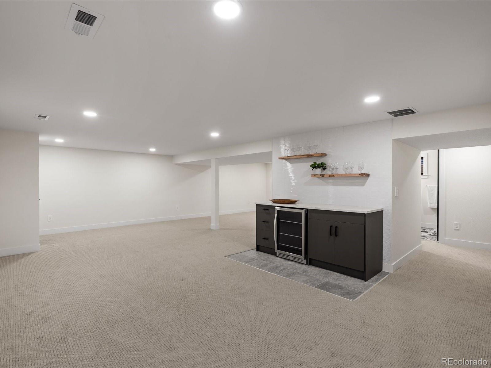 Greenwood Village, Colorado, 80111, United States, 5 Bedrooms Bedrooms, ,4 BathroomsBathrooms,Residential,Active,1952613