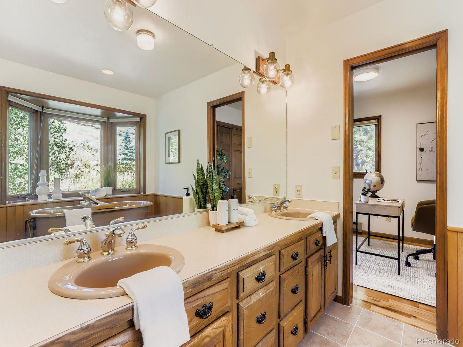 Boulder, Colorado, 80302, United States, 3 Bedrooms Bedrooms, ,3 BathroomsBathrooms,Residential,Active,1944050