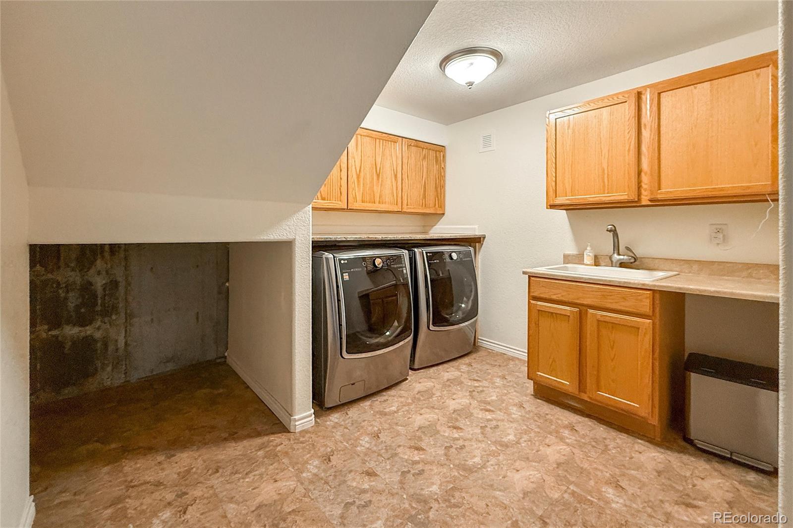 Longmont, Colorado, 80503, United States, 5 Bedrooms Bedrooms, ,5 BathroomsBathrooms,Residential,Active,2045763