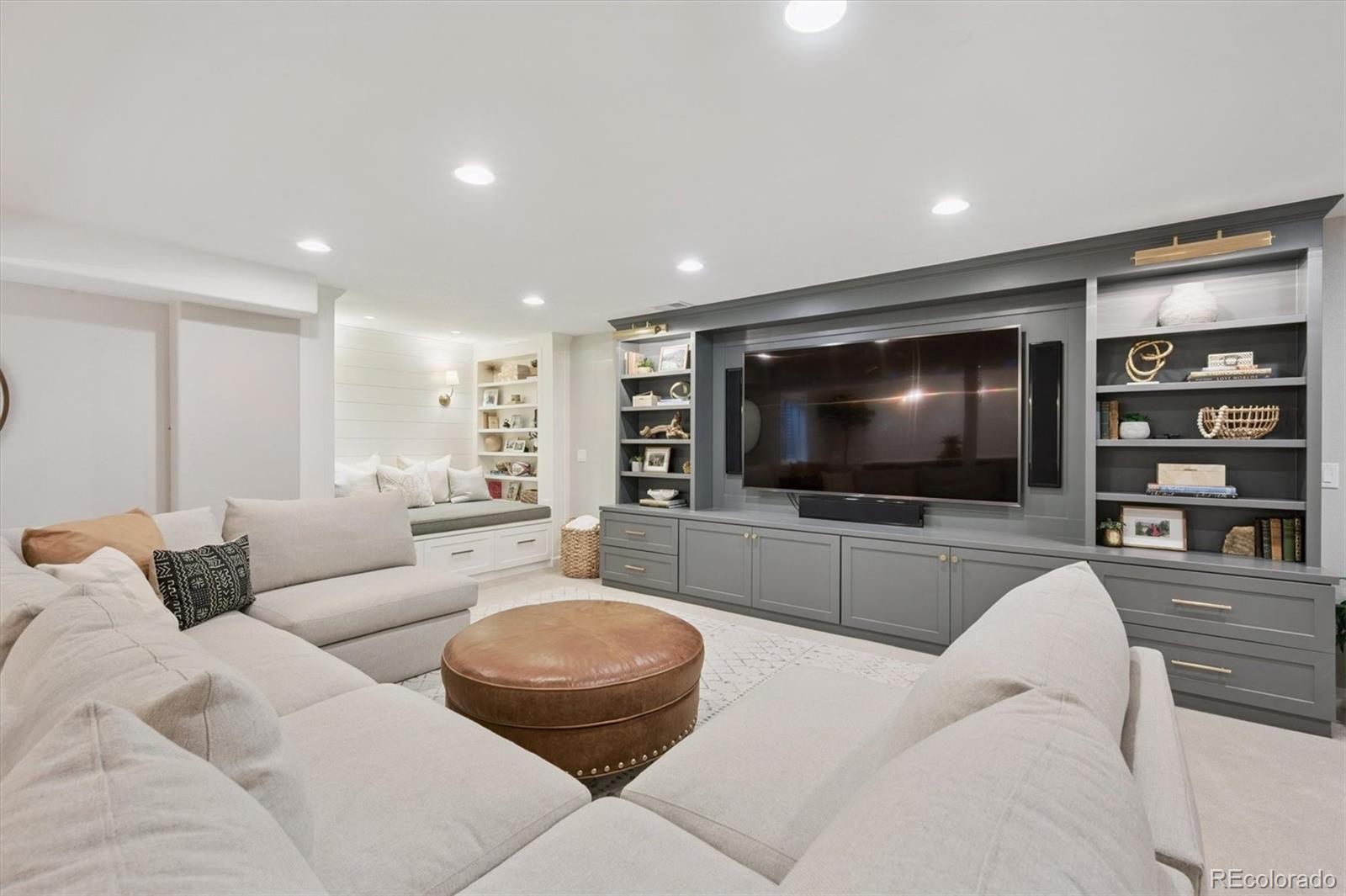 Highlands Ranch, Colorado, 80126, United States, 5 Bedrooms Bedrooms, ,5 BathroomsBathrooms,Residential,Active,1929668