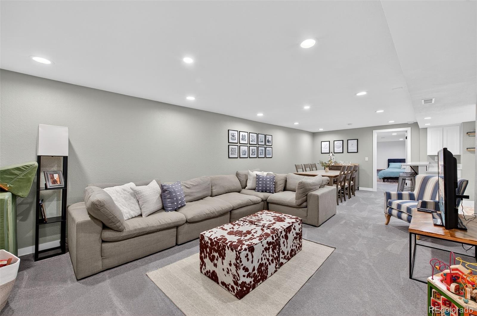 Littleton, Colorado, 80127, United States, 6 Bedrooms Bedrooms, ,4 BathroomsBathrooms,Residential,Active,1945540