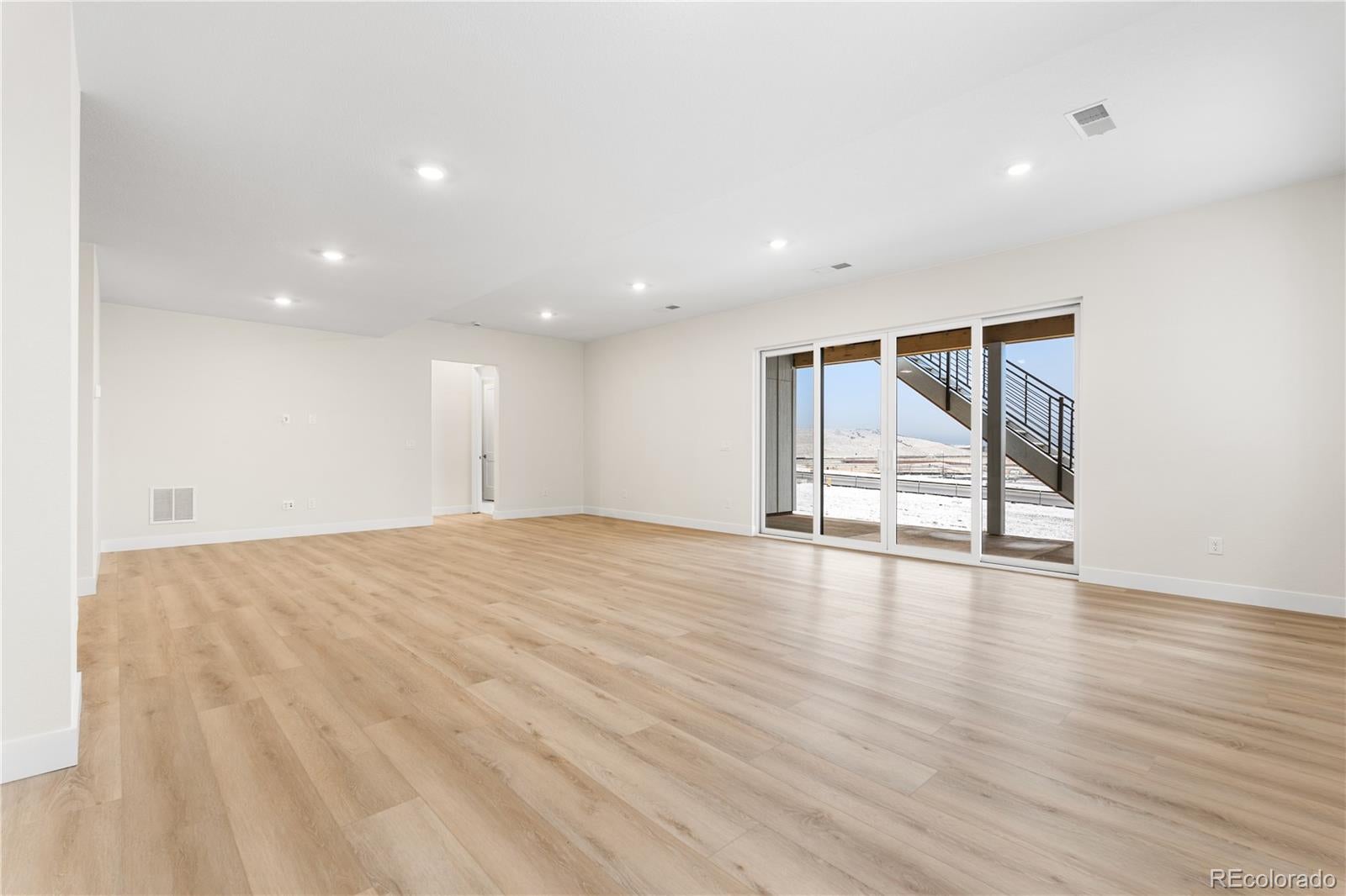 Lone Tree, Colorado, 80134, United States, 6 Bedrooms Bedrooms, ,6 BathroomsBathrooms,Residential,Active,2010173