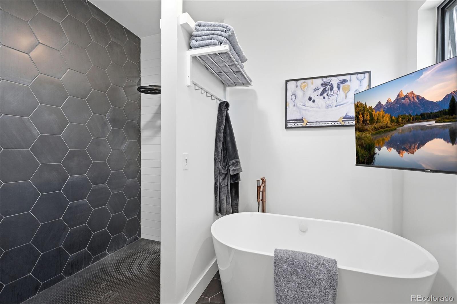 Colorado Springs, Colorado, 80904, United States, 6 Bedrooms Bedrooms, ,6 BathroomsBathrooms,Residential,Active,2045594