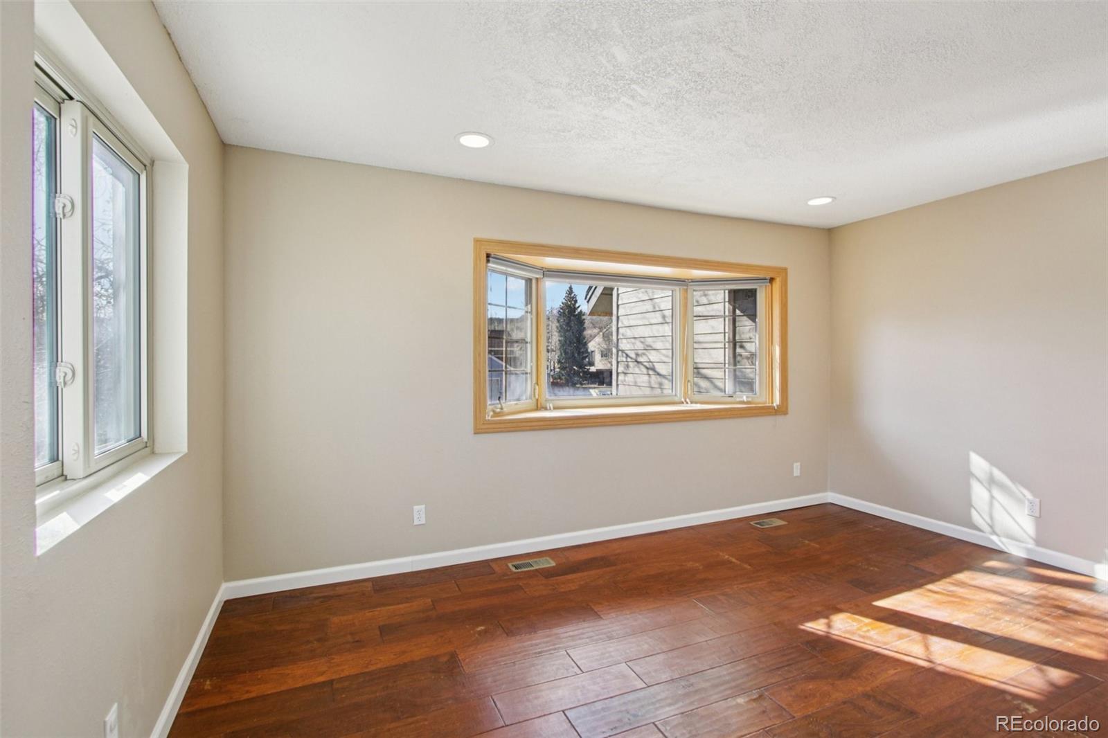 Silverthorne, Colorado, 80498, United States, 3 Bedrooms Bedrooms, ,2 BathroomsBathrooms,Residential,Active,1992542