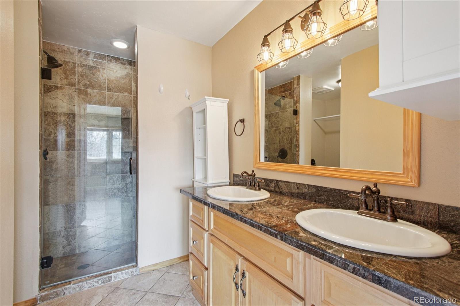 Silverthorne, Colorado, 80498, United States, 3 Bedrooms Bedrooms, ,2 BathroomsBathrooms,Residential,Active,1992542