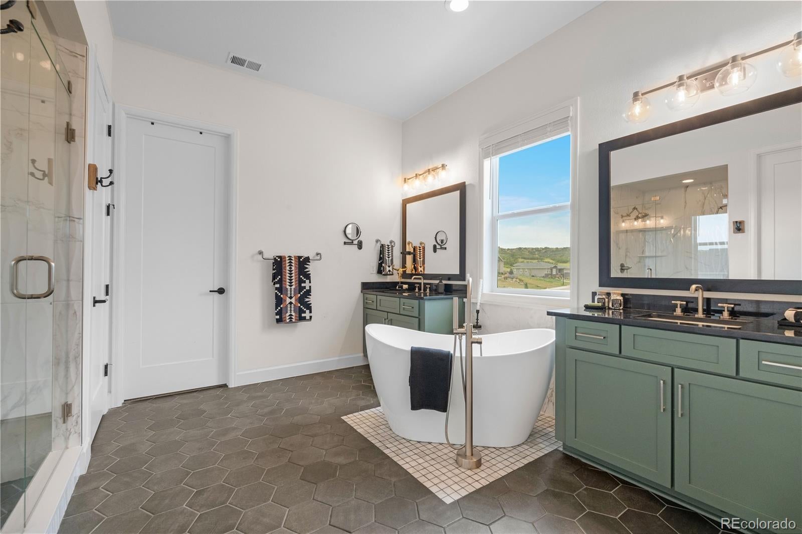 Castle Rock, Colorado, 80108, United States, 5 Bedrooms Bedrooms, ,4 BathroomsBathrooms,Residential,Active,1905368