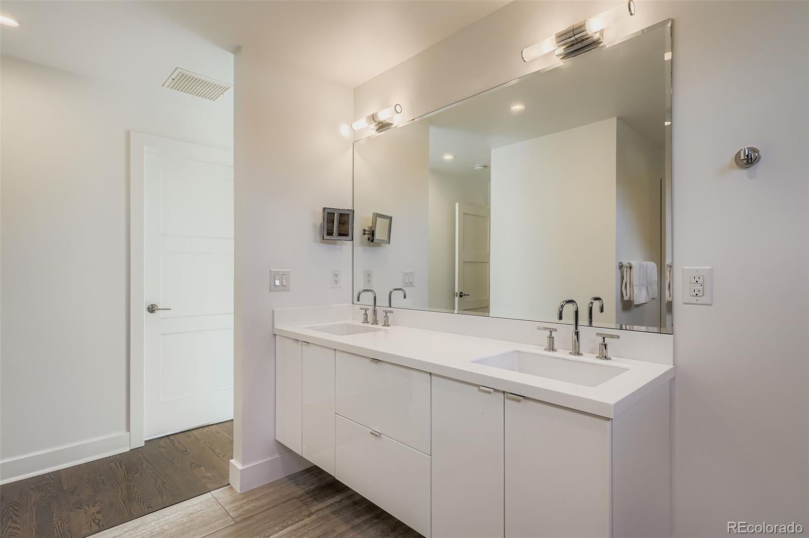 Denver, Colorado, 80209, United States, 5 Bedrooms Bedrooms, ,4 BathroomsBathrooms,Residential,Active,1953688