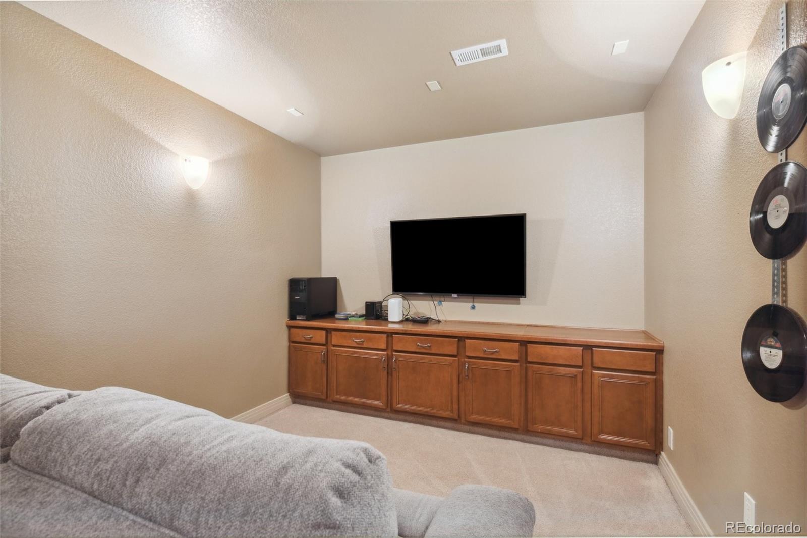 Colorado Springs, Colorado, 80906, United States, 6 Bedrooms Bedrooms, ,6 BathroomsBathrooms,Residential,Active,1894221