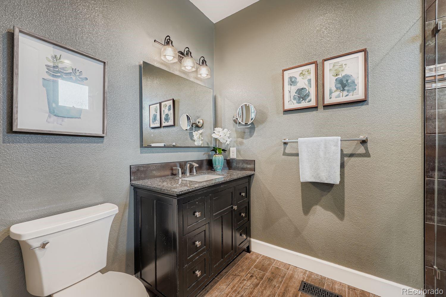 Littleton, Colorado, 80125, United States, 4 Bedrooms Bedrooms, ,5 BathroomsBathrooms,Residential,Active,2008311