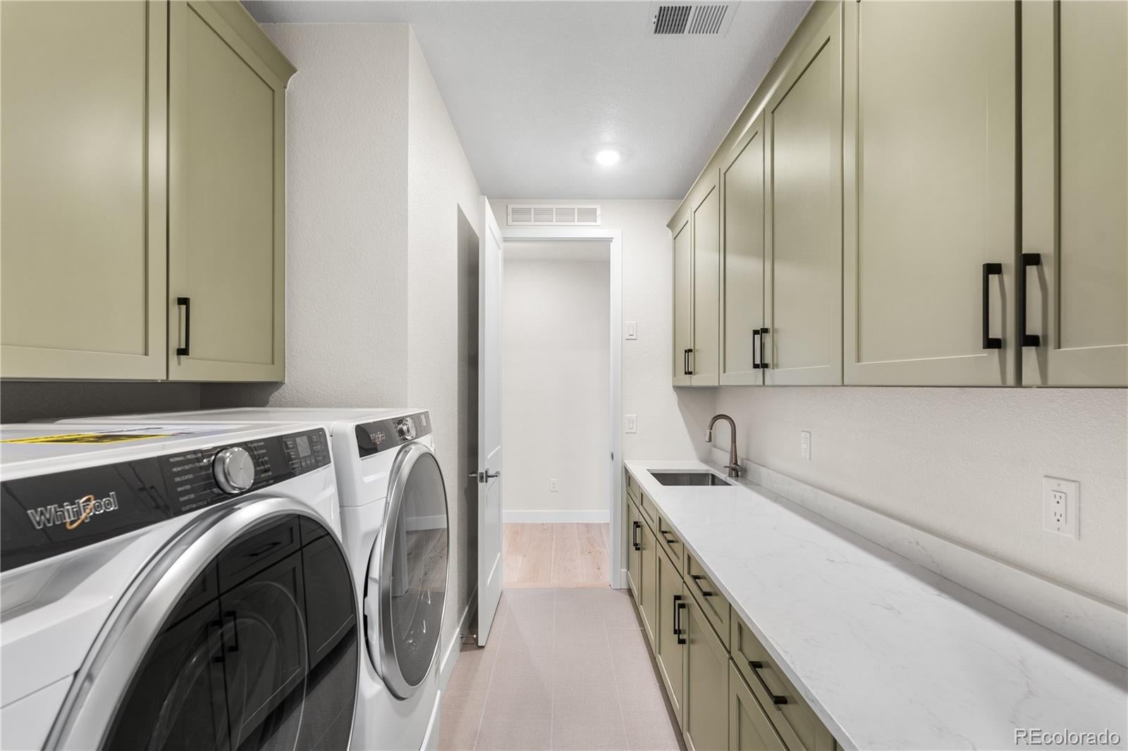 Lone Tree, Colorado, 80134, United States, 6 Bedrooms Bedrooms, ,6 BathroomsBathrooms,Residential,Active,2010173