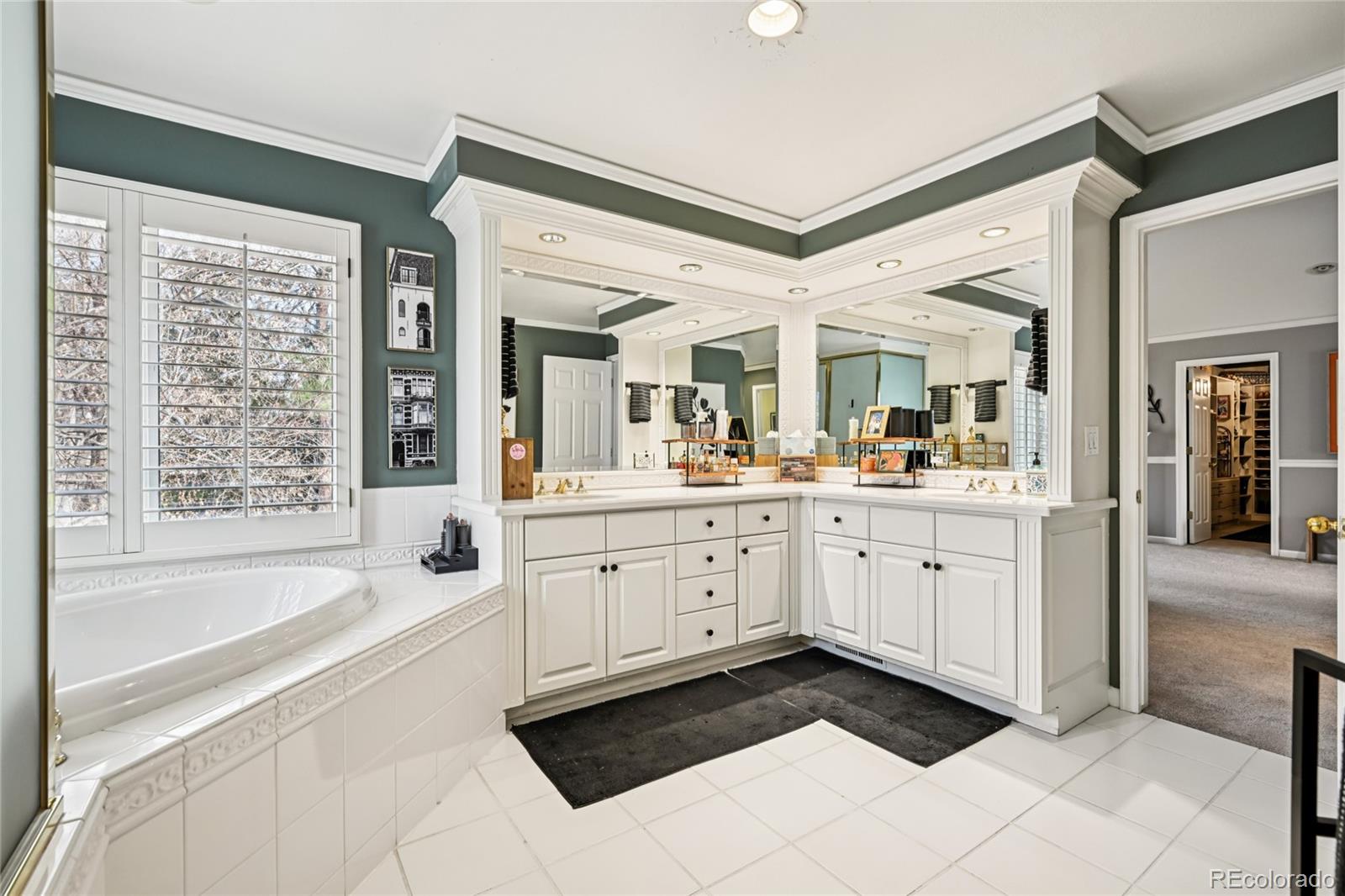 Centennial, Colorado, 80122, United States, 6 Bedrooms Bedrooms, ,5 BathroomsBathrooms,Residential,Active,2009863